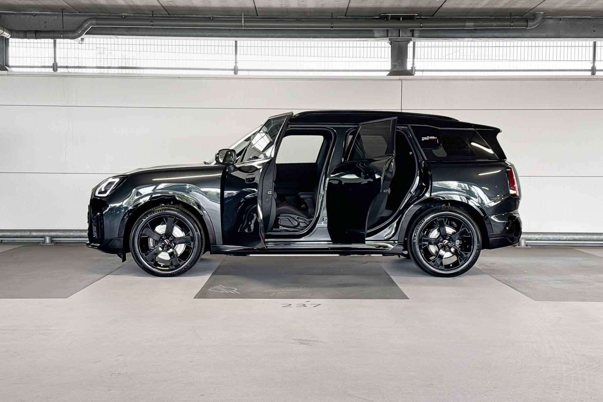 MINI Countryman Electric E John Cooper Works 66.5 kWh | Pakket S | Dak en spiegelkappen in Jetblack - 3/21