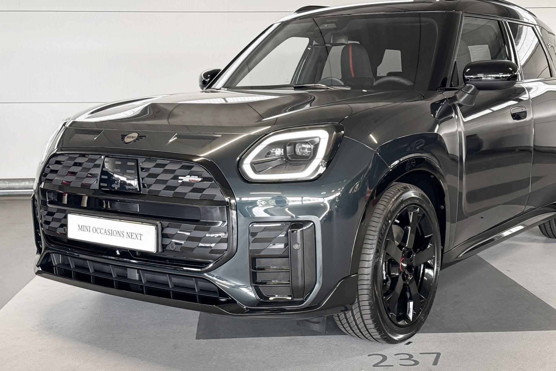 MINI Countryman Electric E John Cooper Works 66.5 kWh | Pakket S | Dak en spiegelkappen in Jetblack - 20/21