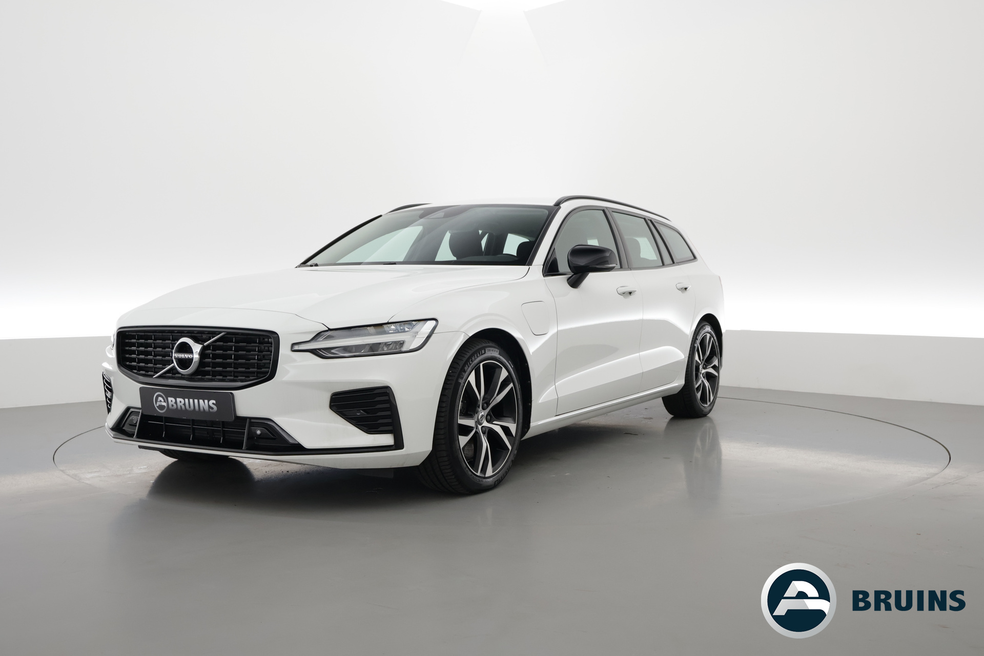 Volvo V60 2.0 T6 Recharge AWD R-Design Expression | Stoel- Stoelverwarming | Trekhaak | Apple Carplay |