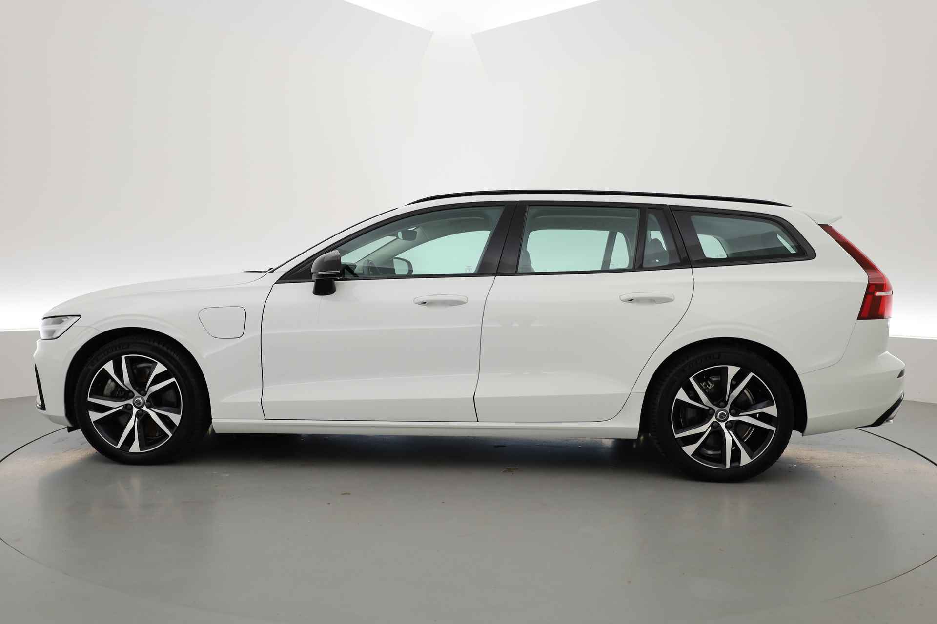 Volvo V60 2.0 T6 Recharge AWD R-Design Expression | Stoel- Stoelverwarming | Trekhaak | Apple Carplay | - 28/29