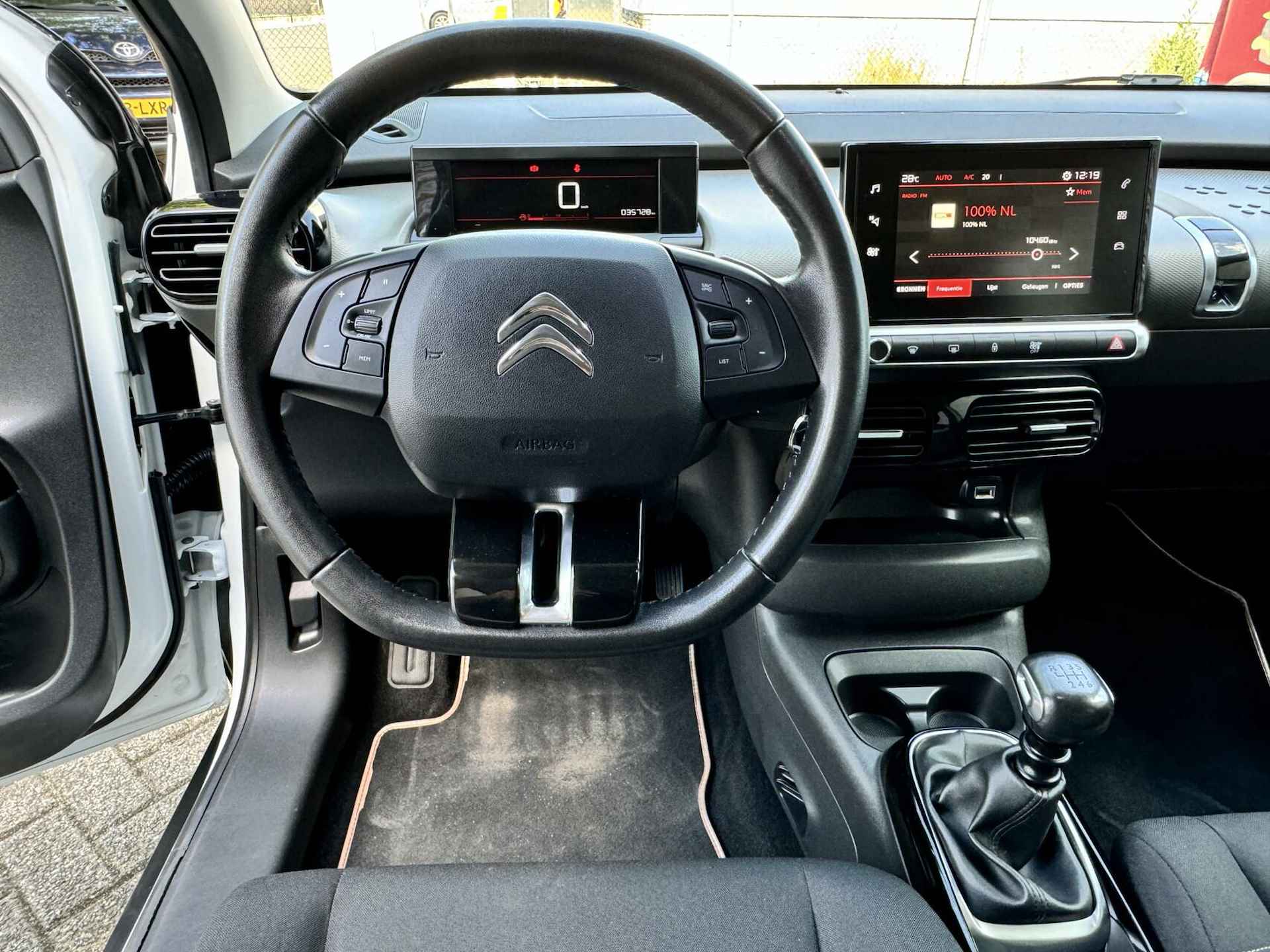 Citroen C4 Cactus 1.2 PureTech Origins 5 drs|35728 km!|Airco|Navi|Cruise|Apple/Android Carplay|Parkeerseosoren achter|L.M. wielen. - 17/36