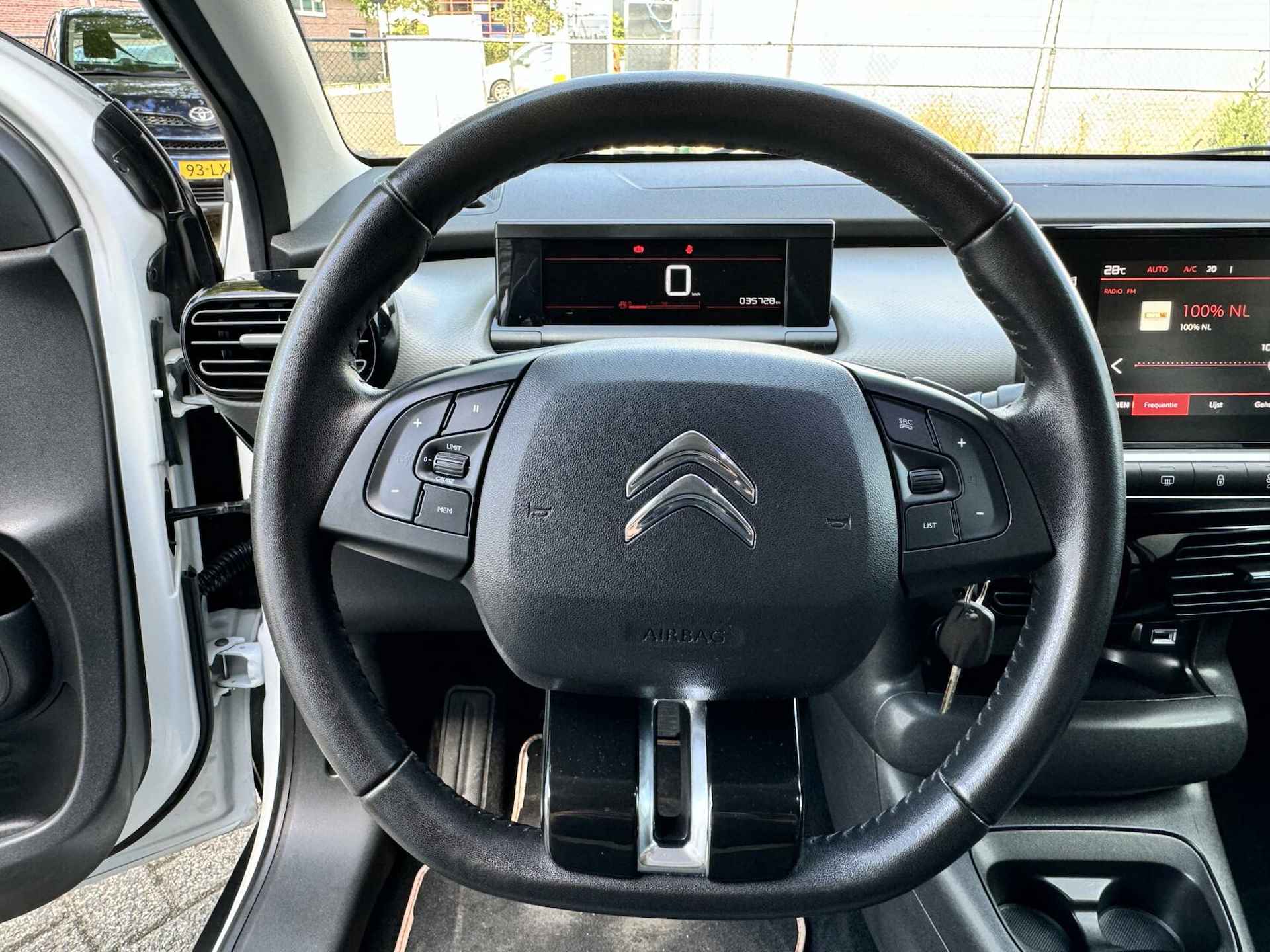 Citroen C4 Cactus 1.2 PureTech Origins 5 drs|35728 km!|Airco|Navi|Cruise|Apple/Android Carplay|Parkeerseosoren achter|L.M. wielen. - 18/36