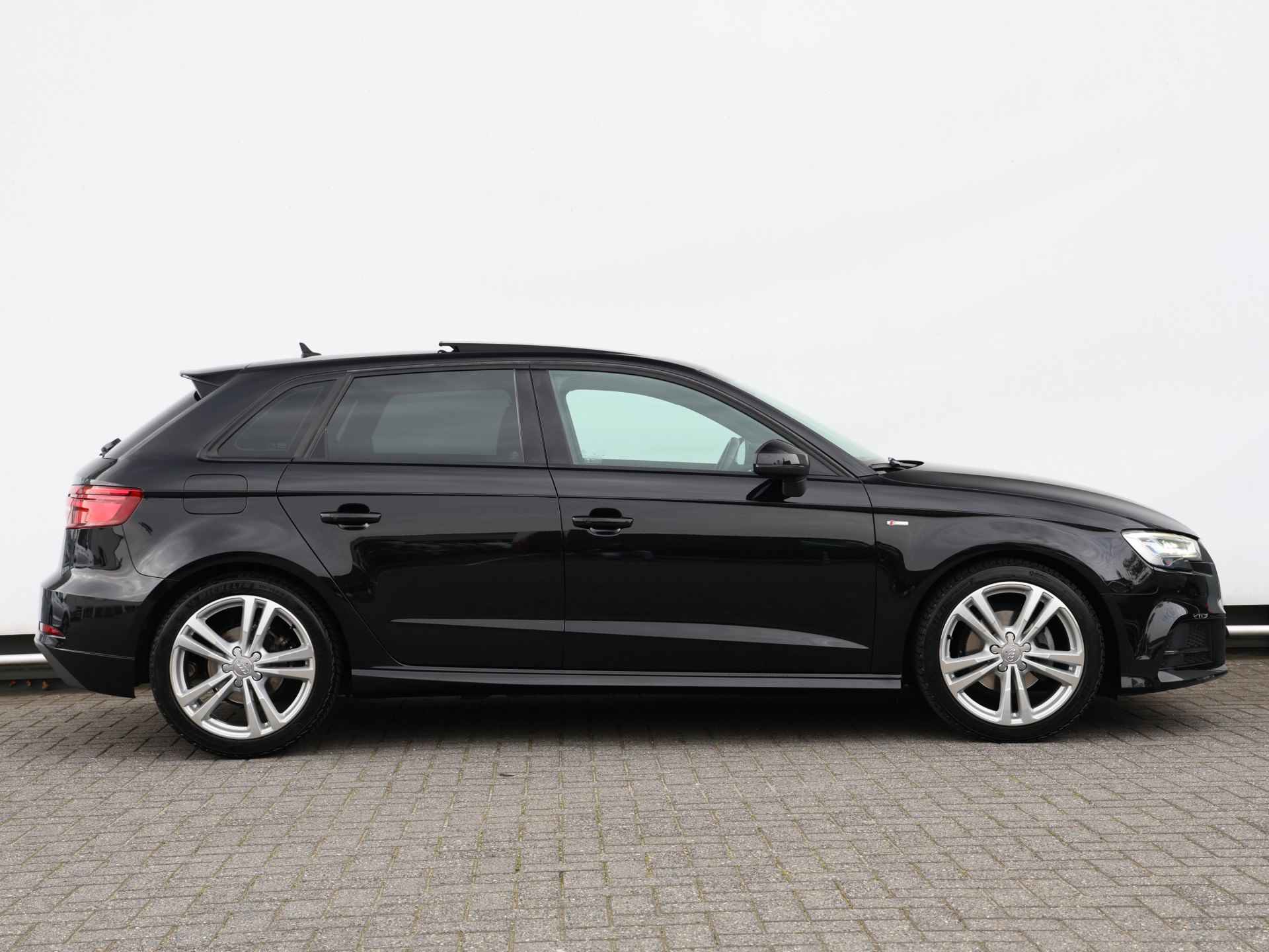 Audi A3 Sportback 30 TFSI S Line 115pk | Pano | Navi | Apple Carplay | 18" Velgen - 2/40