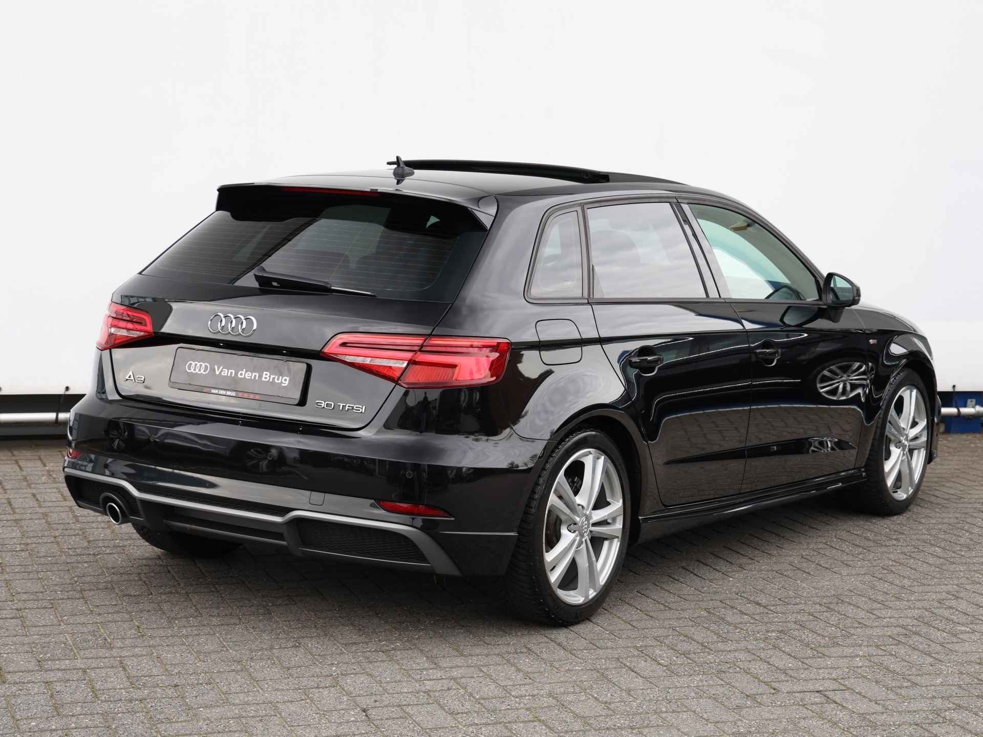 Audi A3 Sportback 30 TFSI S Line 115pk | Pano | Navi | Apple Carplay | 18" Velgen - 5/40