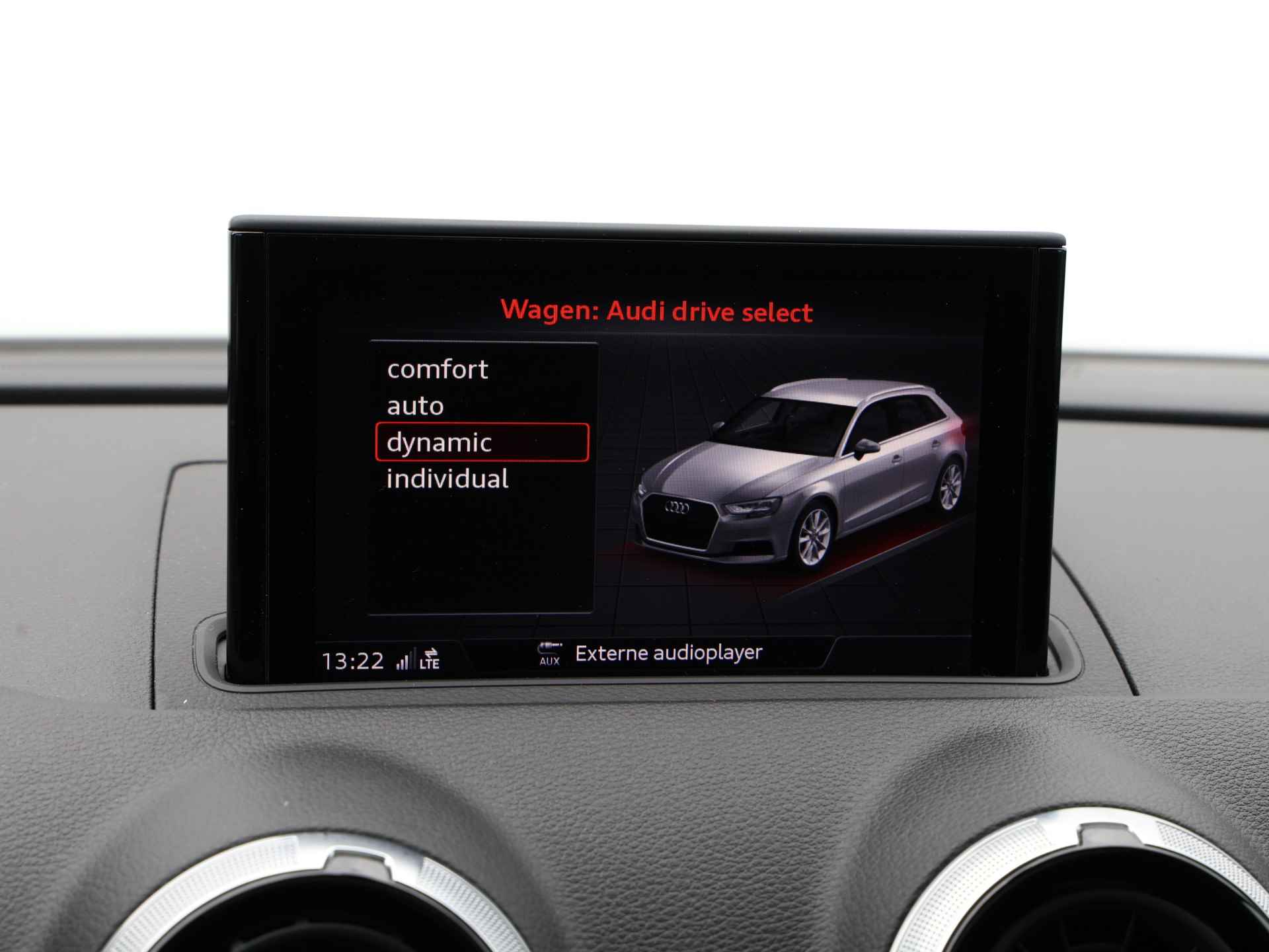 Audi A3 Sportback 30 TFSI S Line 115pk | Pano | Navi | Apple Carplay | 18" Velgen - 27/40