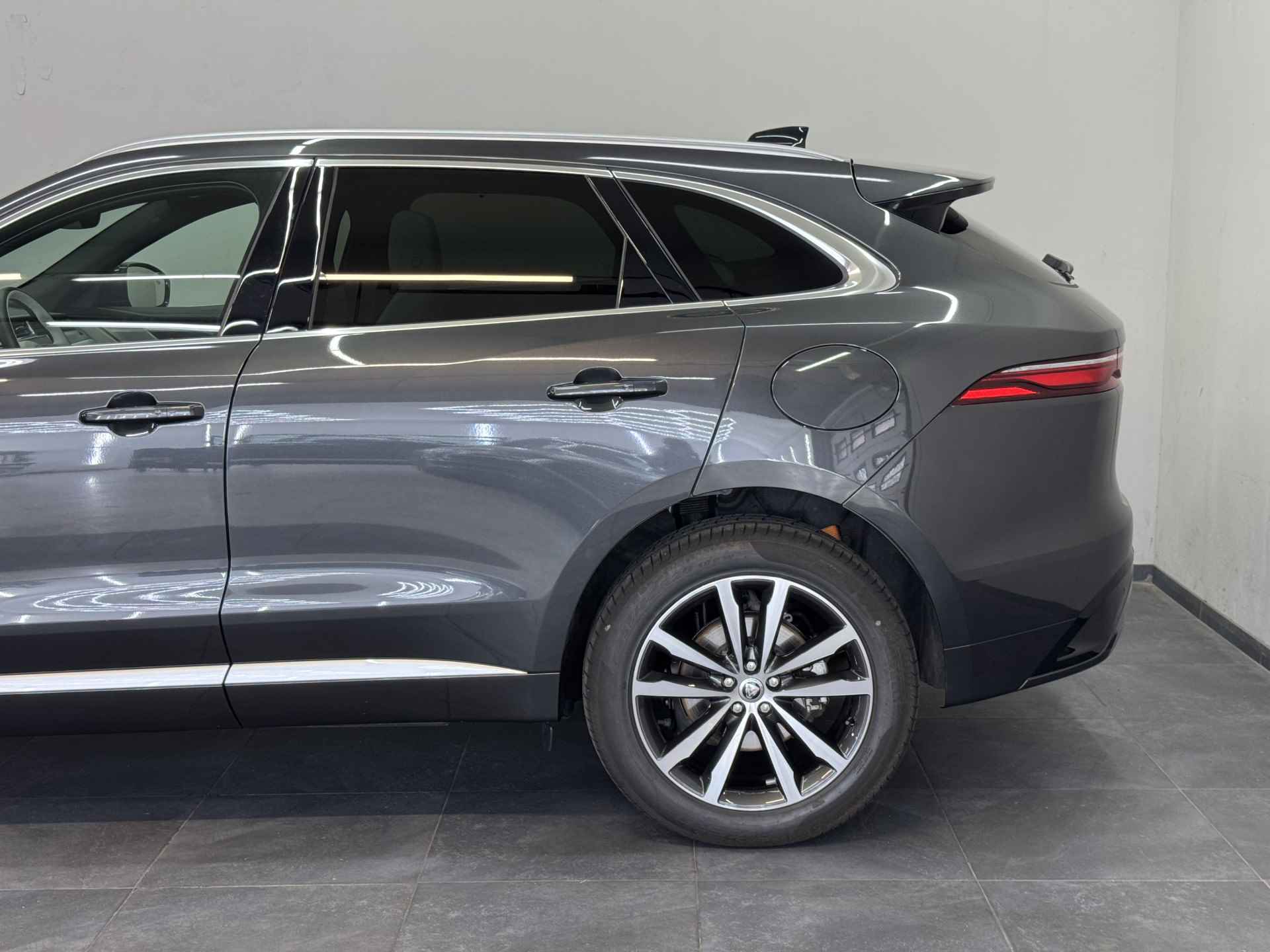 Jaguar F-PACE 2.0 P400e PHEV R-Dynamic SE✅Panoramadak✅Sfeerverlichting✅Headup-Display✅Stoelverwarming✅Apple Carplay✅Adaptive Cruise Control✅ - 24/106