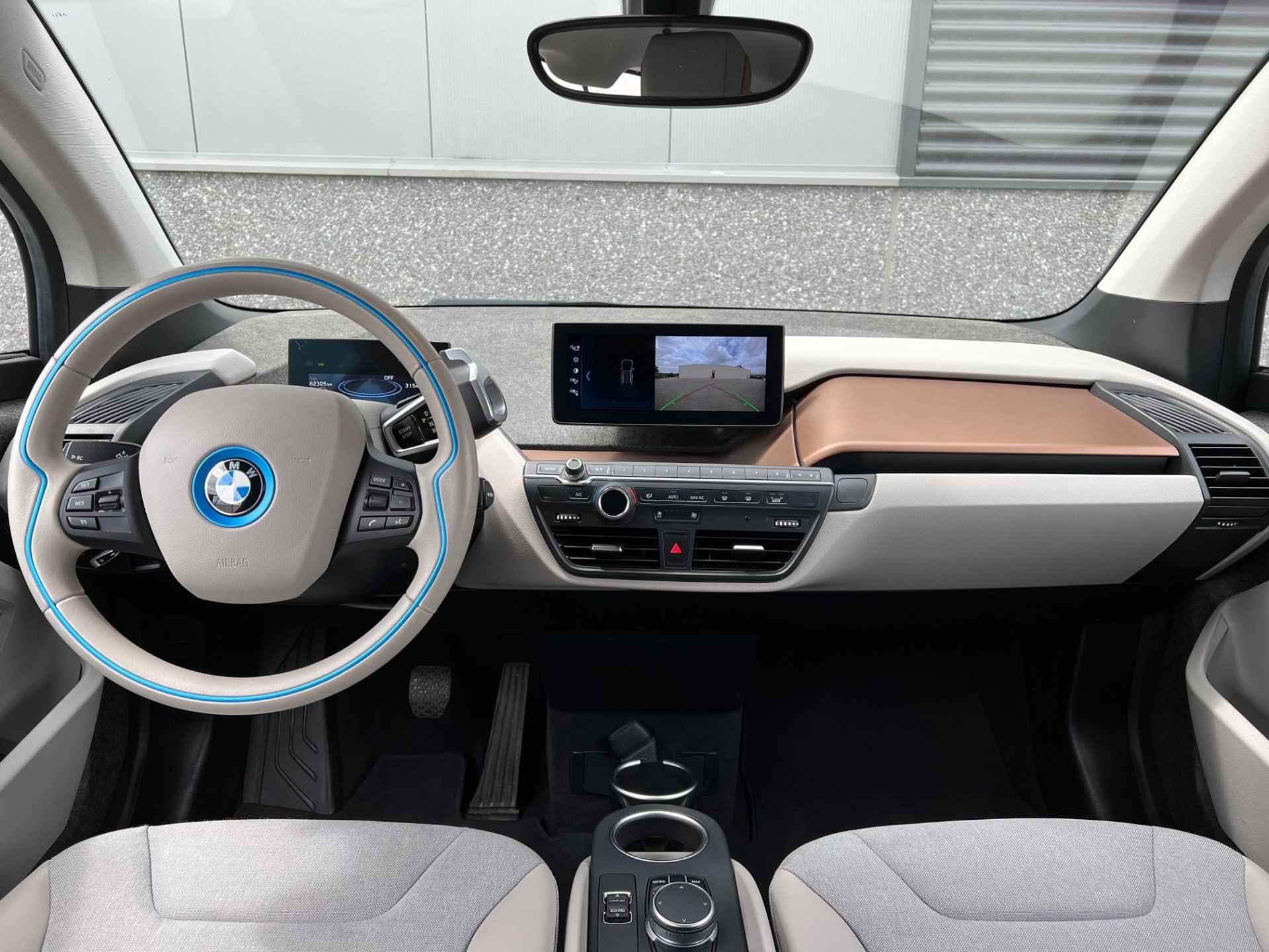 BMW i3 Executive 120Ah/ 42 kWh LED/Loft//3-Fase/ 20"Jetblack/Camera - 2/38