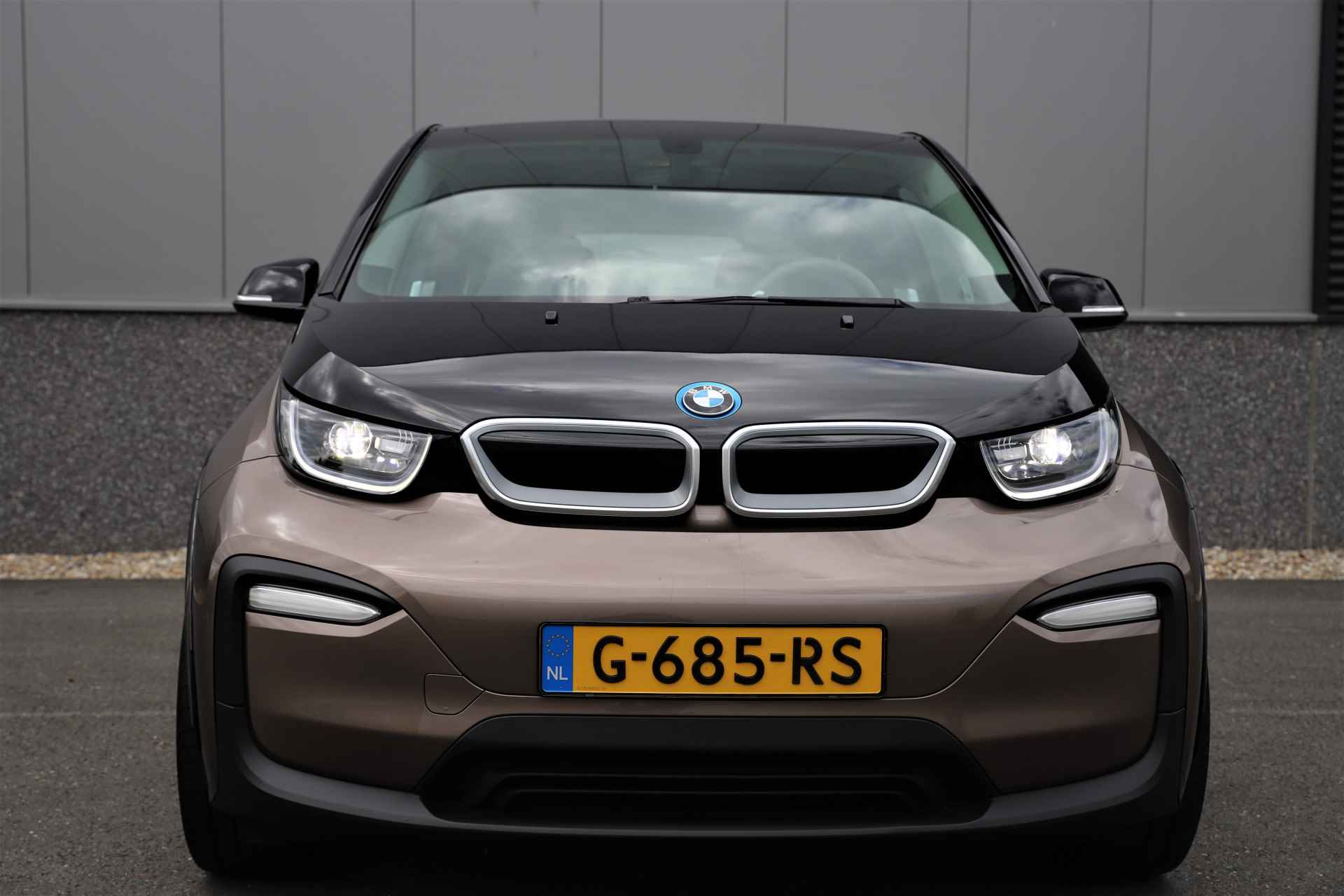 BMW i3 Executive 120Ah/ 42 kWh LED/Loft//3-Fase/ 20"Jetblack/Camera - 3/38