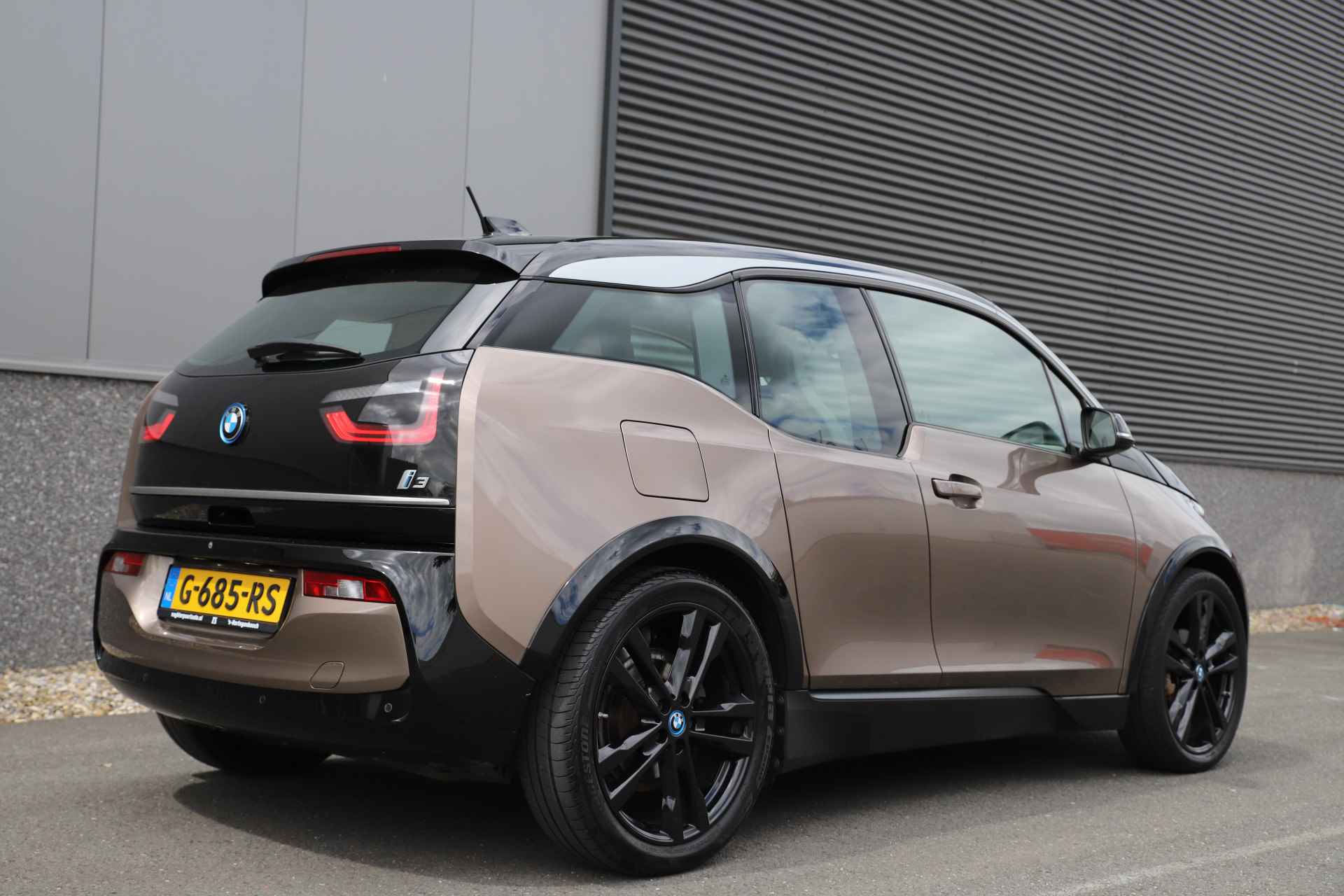 BMW i3 Executive 120Ah/ 42 kWh LED/Loft//3-Fase/ 20"Jetblack/Camera - 5/38