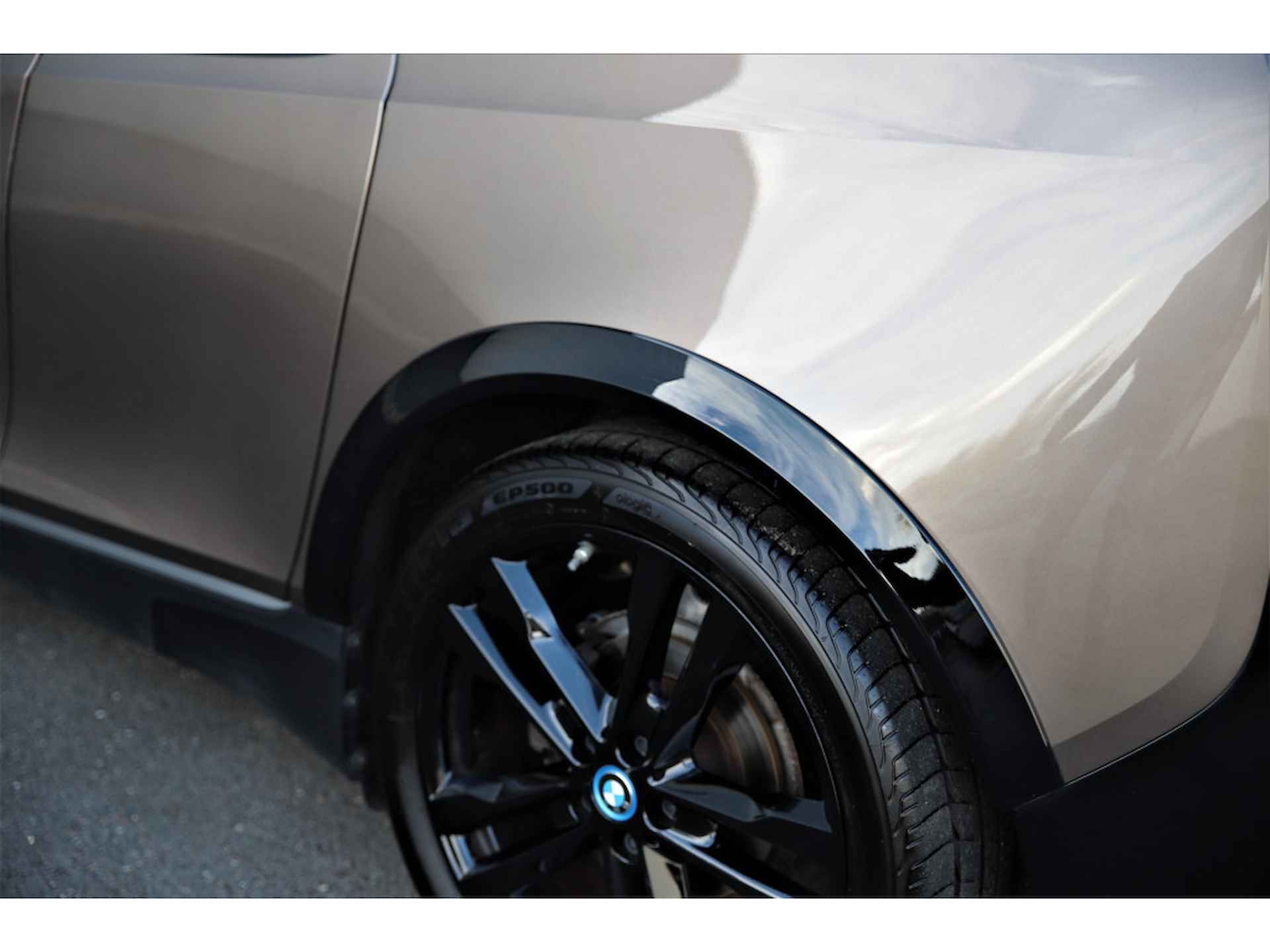 BMW i3 Executive 120Ah/ 42 kWh LED/Loft//3-Fase/ 20"Jetblack/Camera - 12/38