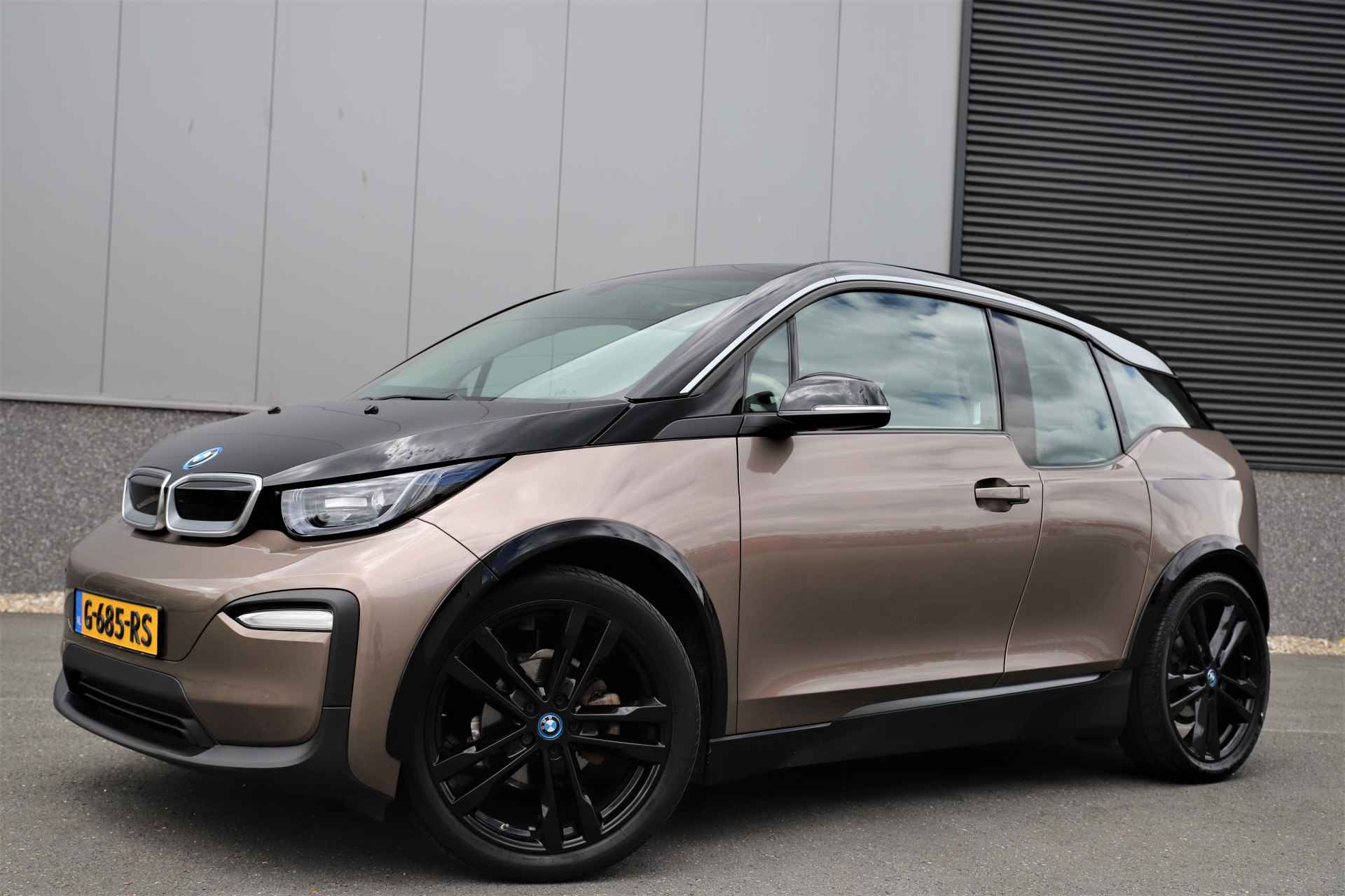 BMW i3 Executive 120Ah/ 42 kWh LED/Loft//3-Fase/ 20"Jetblack/Camera - 28/38