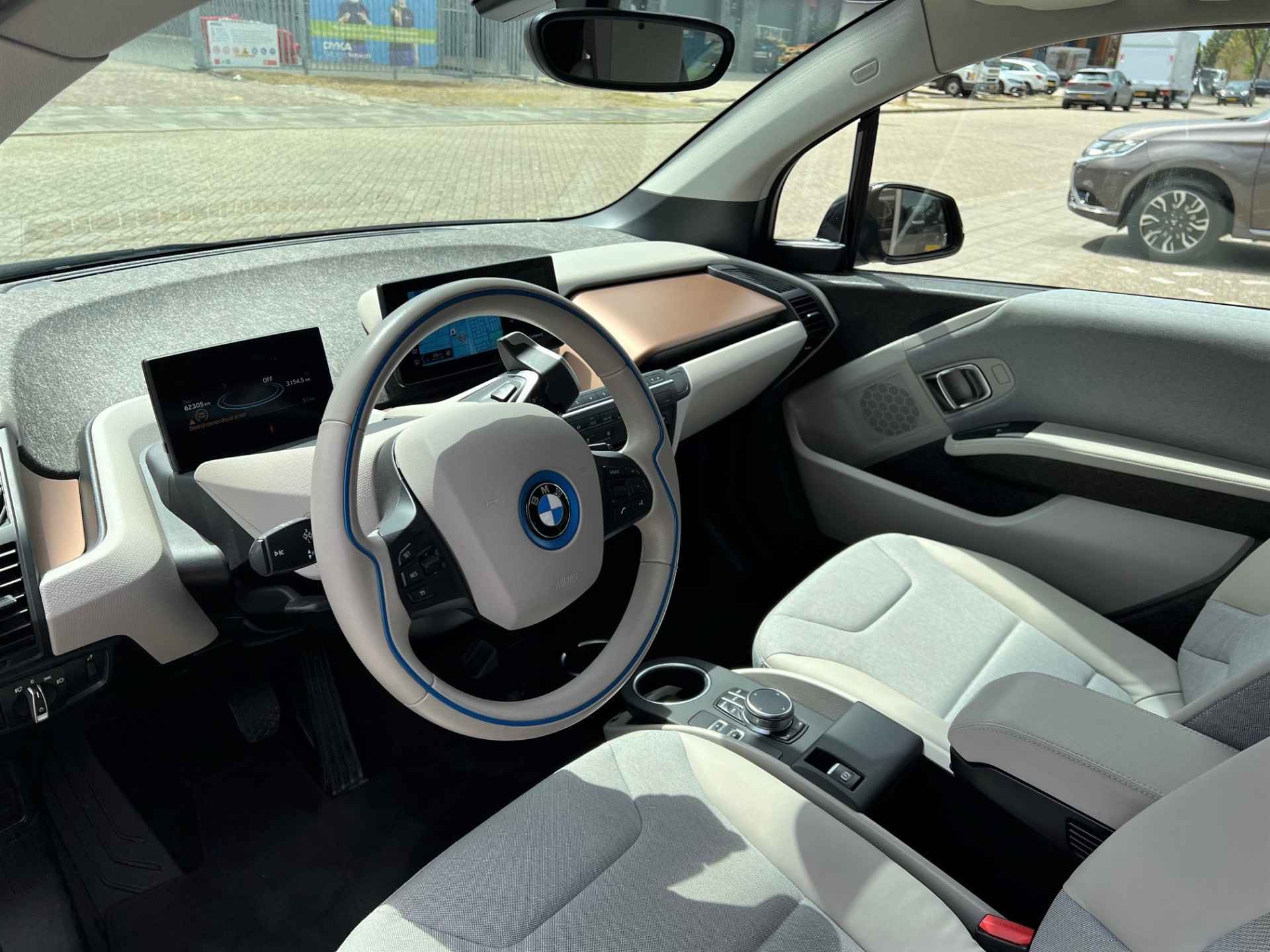 BMW i3 Executive 120Ah/ 42 kWh LED/Loft//3-Fase/ 20"Jetblack/Camera - 37/38