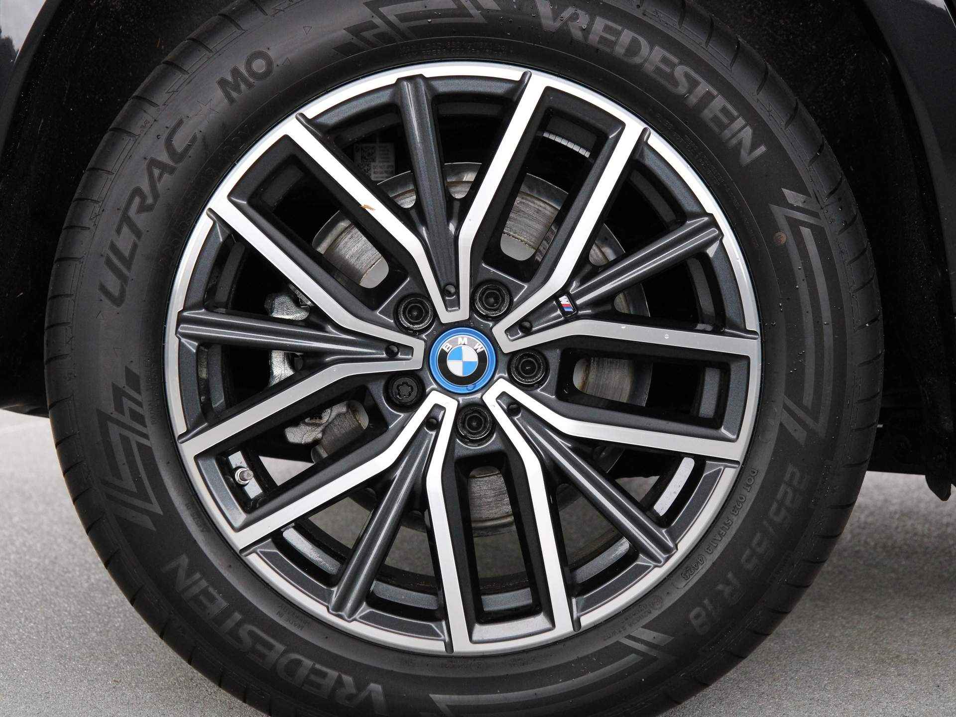 BMW iX1 xDrive30 Launch Edition - 20/26