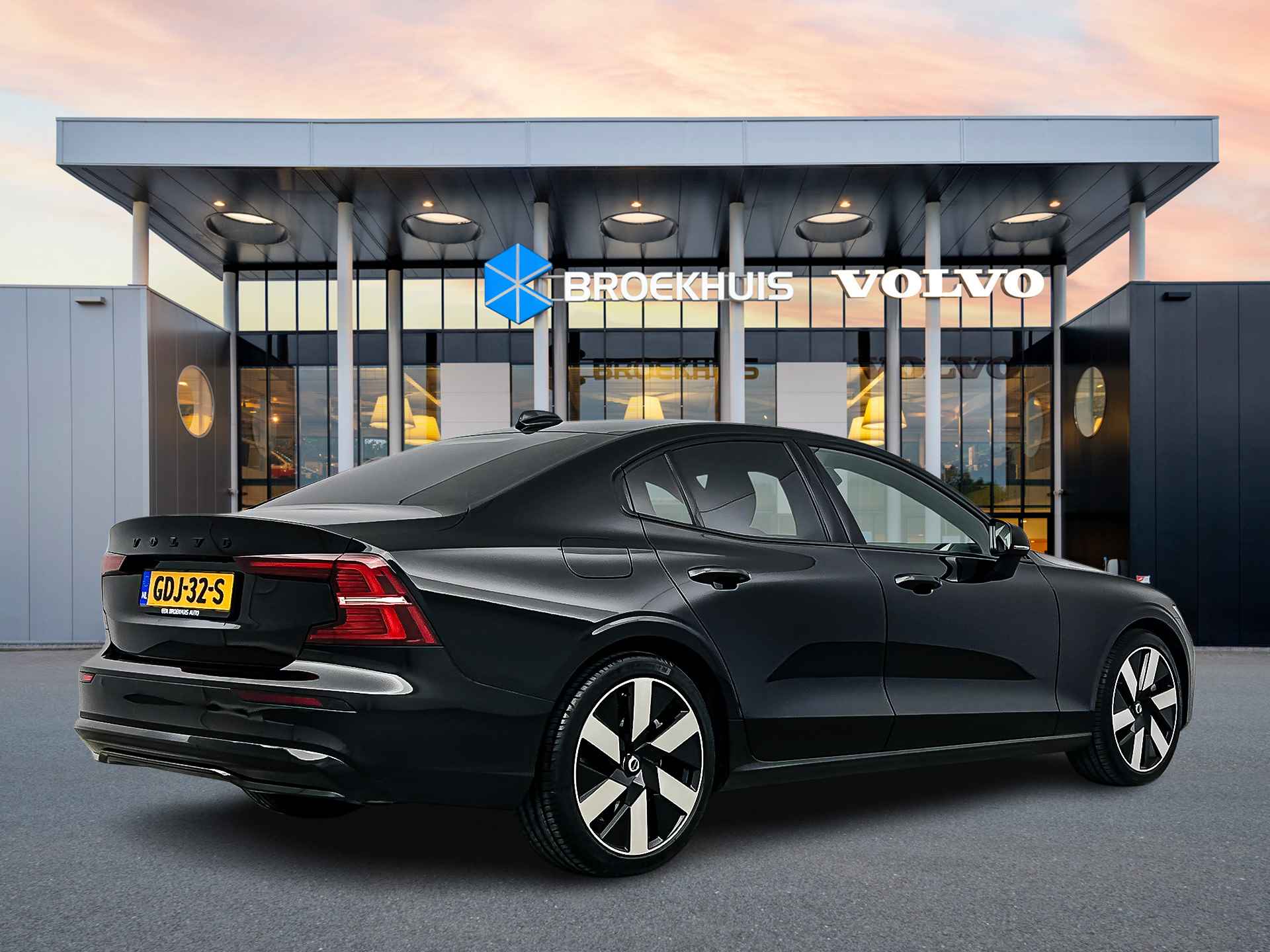 Volvo S60 T6 Recharge AWD Ultimate Dark | 19" | Sportstoelen | Panoramadak | Head-up | Harman Kardon | Elektr. verst. stoelen - 4/33