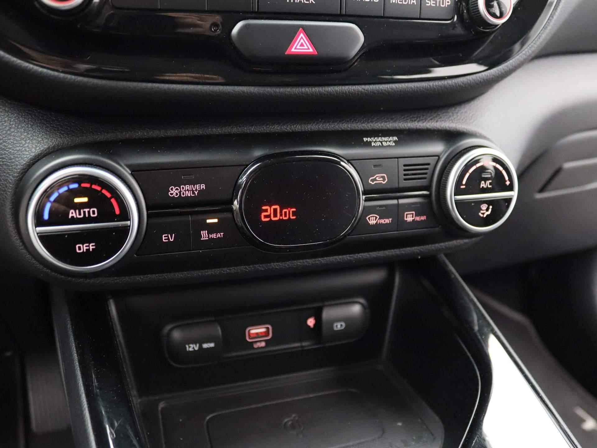 Kia e-Soul ExecutiveLine 64 kWh | Premium speakers | Dodehoek sensor | Stoel Verwarming en Ventilatie | Stuur verwarming | Navigatie | Cruise Control - 24/46