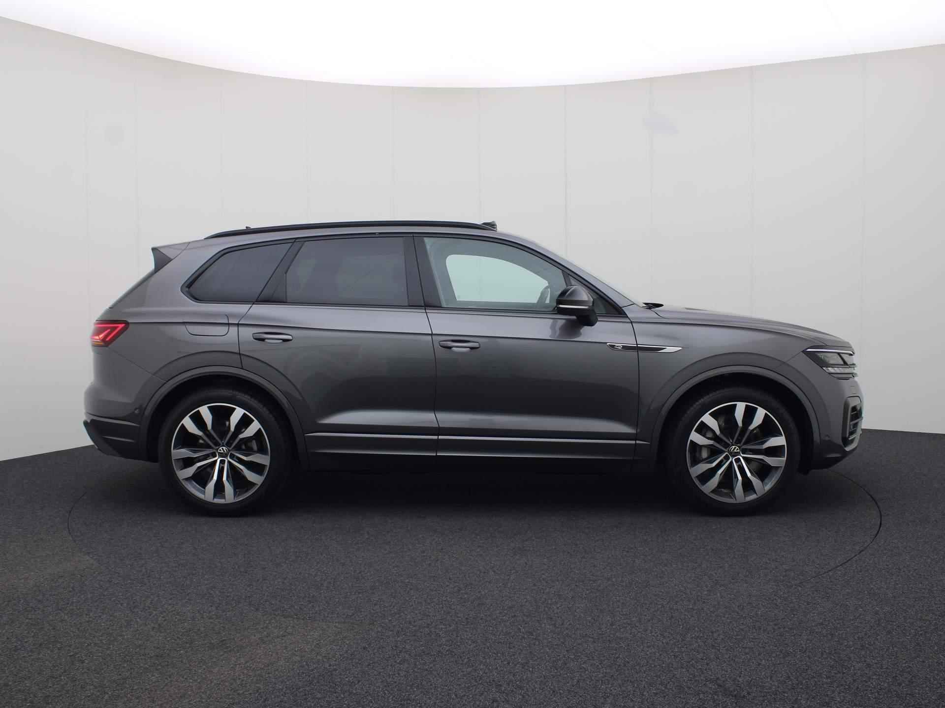 Volkswagen Touareg 3.0 TSi eHybrid/462PK DSG 4MOTION R · Keyless · Panoramadak · Luchtvering · 360 Camera · Massage · Stoelventilatie · 21'' Inch · Garantie t/m 03-12-2028 of 100.000km - 4/53