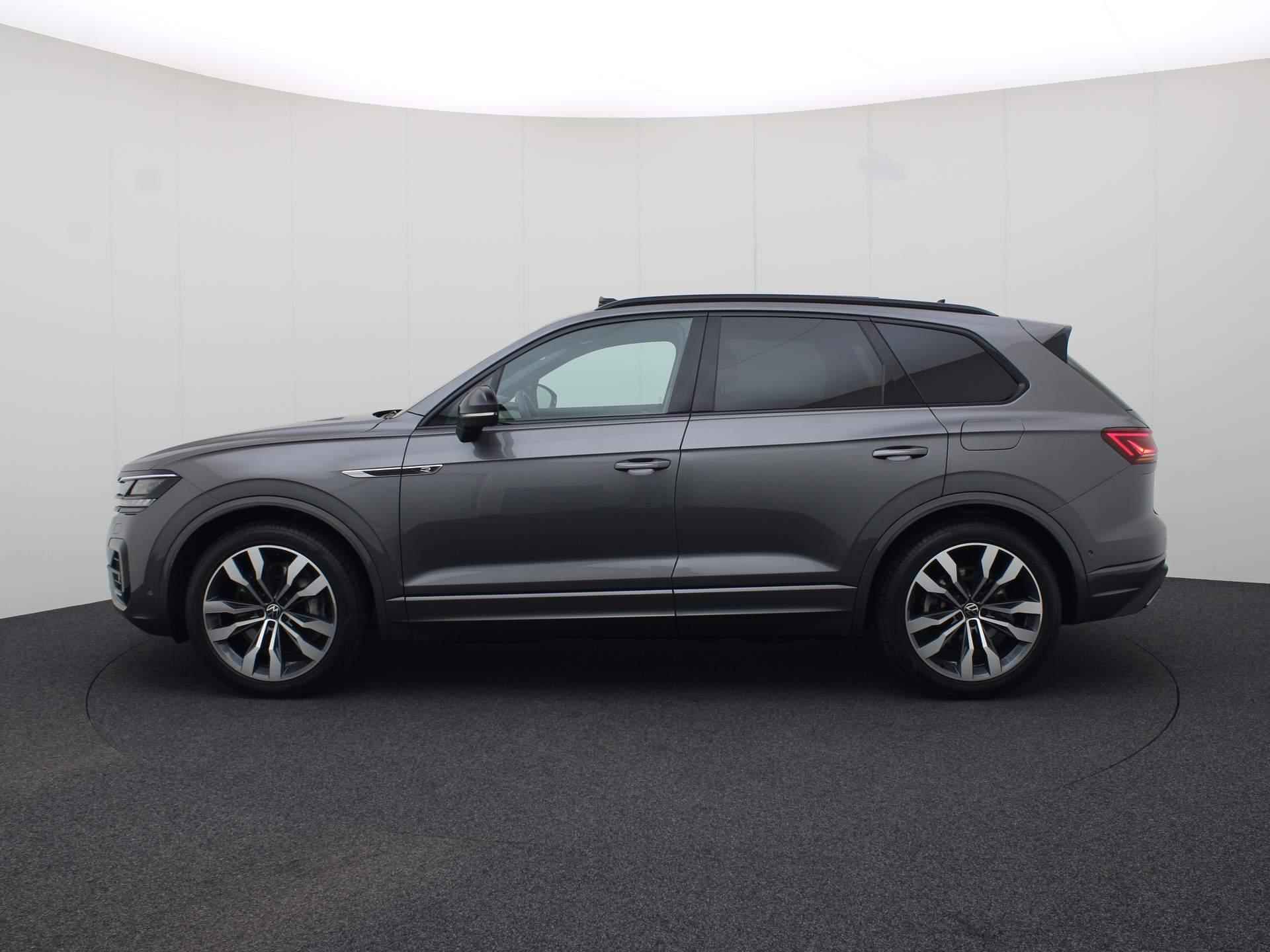 Volkswagen Touareg 3.0 TSi eHybrid/462PK DSG 4MOTION R · Keyless · Panoramadak · Luchtvering · 360 Camera · Massage · Stoelventilatie · 21'' Inch · Garantie t/m 03-12-2028 of 100.000km - 46/53