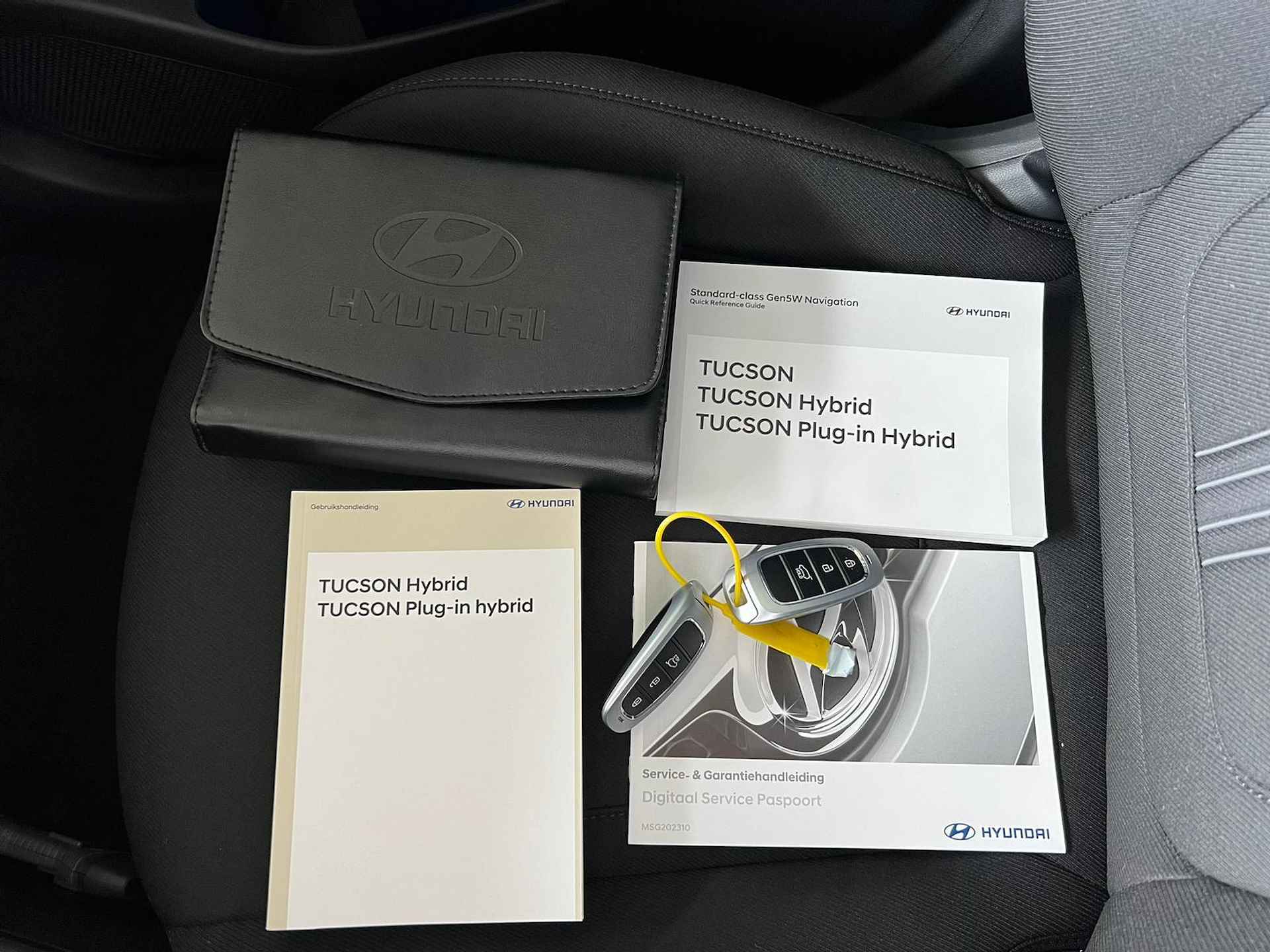 Hyundai Tucson 1.6 T-GDI PHEV Comfort Smart 4WD / €8.500,- Prijsvoordeel! / Rijklaarprijs / Direct Leverbaar / Navigatie + Apple Carplay/Android Auto / Climate Control / Keyless Entry & Start / - 9/28