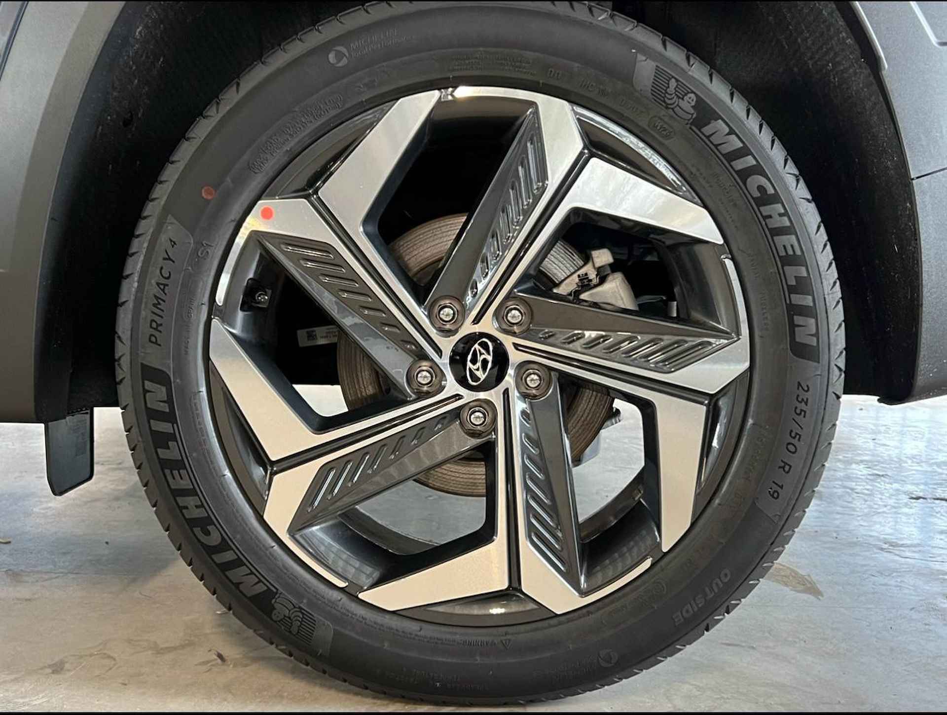 Hyundai Tucson 1.6 T-GDI PHEV Comfort Smart 4WD / € 7.000,- Prijsvoordeel! / € 42.790,- Rijklaar / Direct Leverbaar / Navigatie + Apple Carplay/Android Auto / Climate Control / Keyless Entry & Start / - 14/28