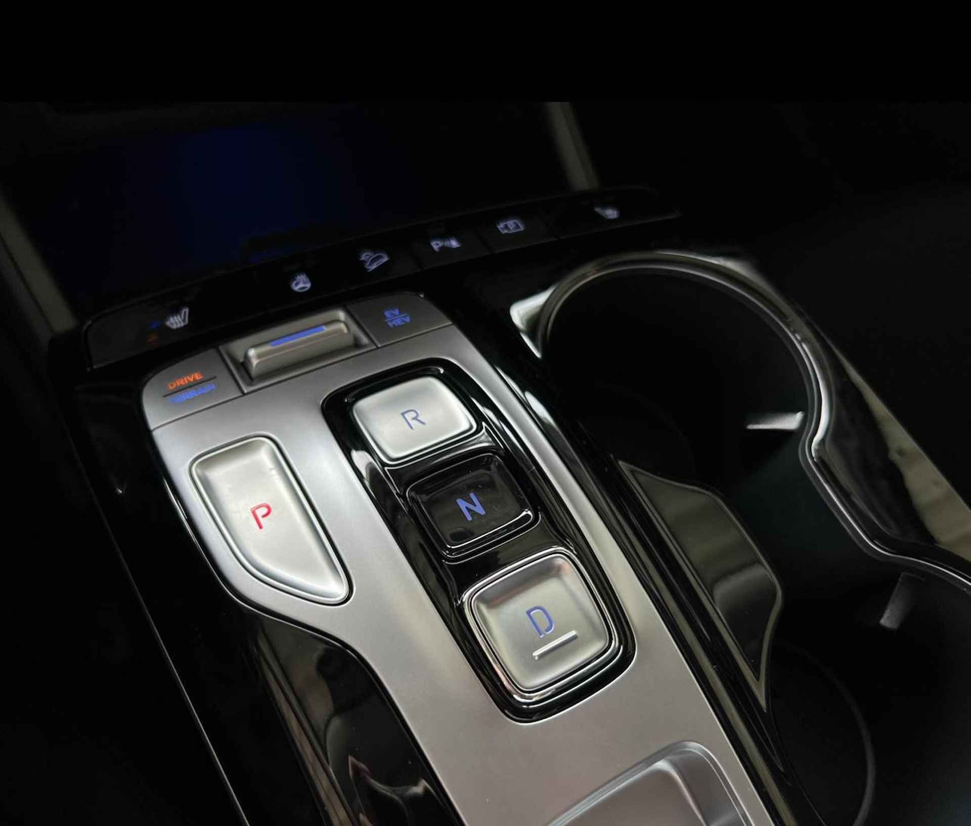 Hyundai Tucson 1.6 T-GDI PHEV Comfort Smart 4WD / €8.500,- Prijsvoordeel! / Rijklaarprijs / Direct Leverbaar / Navigatie + Apple Carplay/Android Auto / Climate Control / Keyless Entry & Start / - 19/28