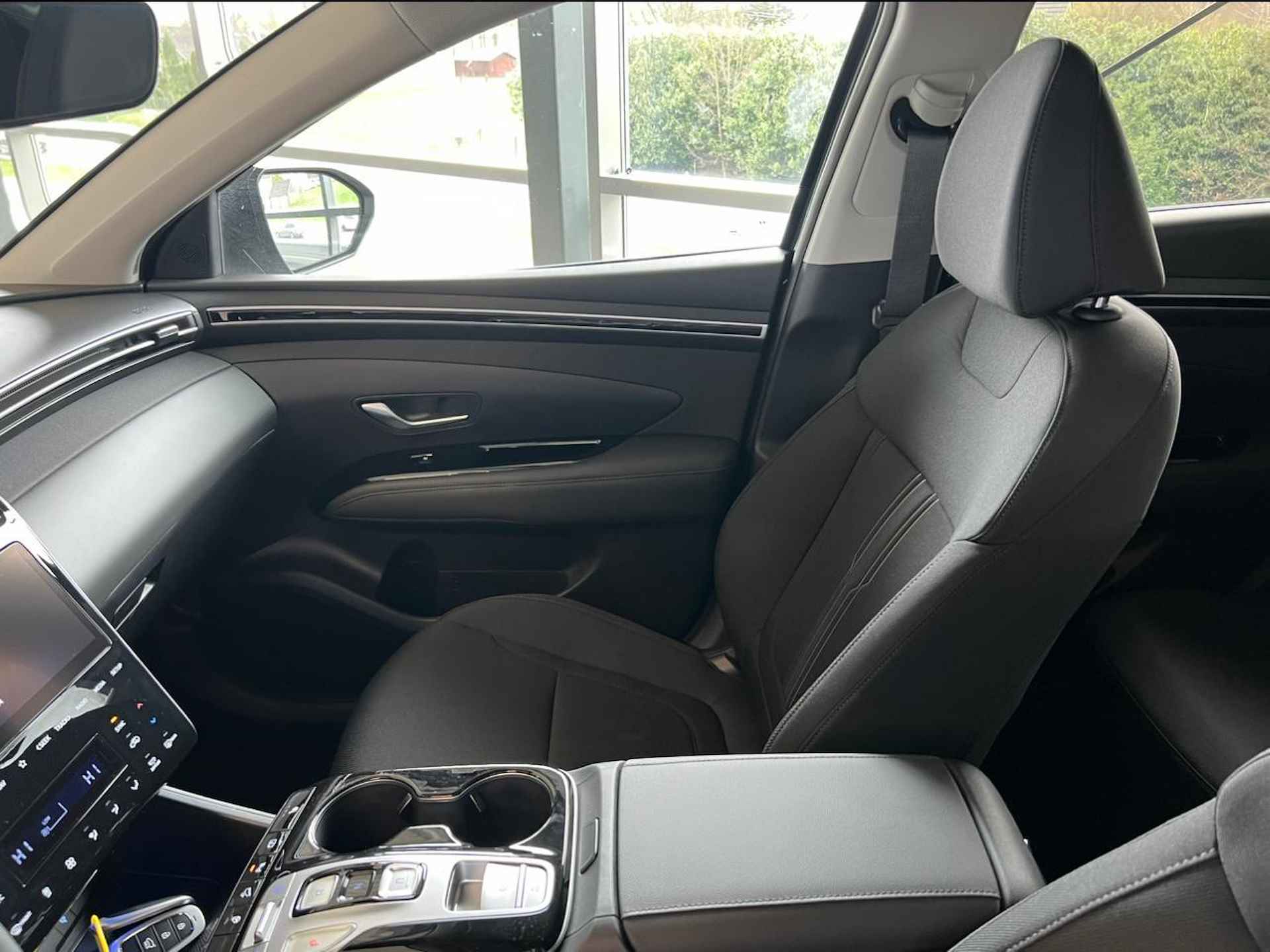 Hyundai Tucson 1.6 T-GDI PHEV Comfort Smart 4WD / €8.500,- Prijsvoordeel! / Rijklaarprijs / Direct Leverbaar / Navigatie + Apple Carplay/Android Auto / Climate Control / Keyless Entry & Start / - 25/28