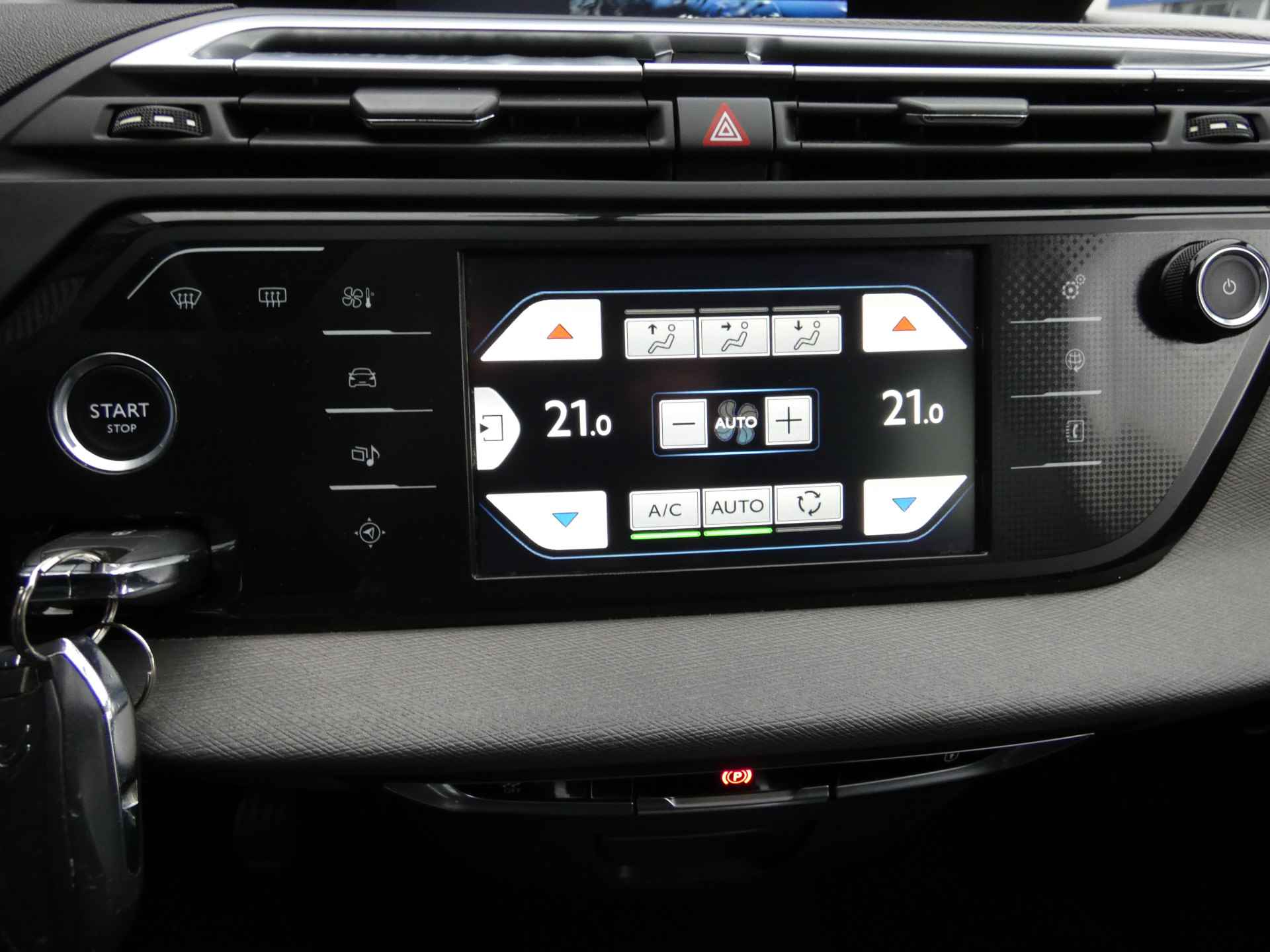 Citroën Grand C4 Picasso 1.2 PureTech Tendance 7 zitplaatsen | Navigatie | Parkeercamera | Lichtmetalen Velgen - 24/41