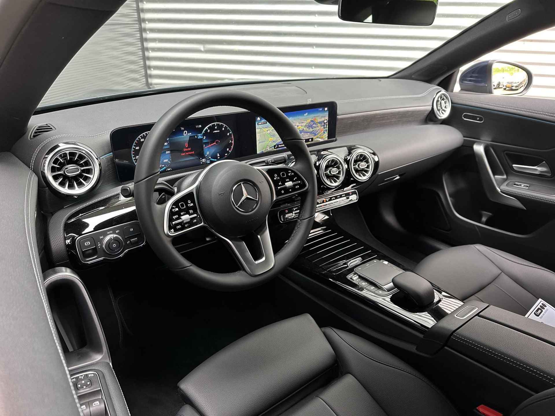 Mercedes-Benz CLA-klasse Shooting Brake 180 Luxury Line | Premium | Achteruitrijcamera | Stoelverwarming | Sfeerverlichting | Trekhaak | Apple & Android carplay - 7/10