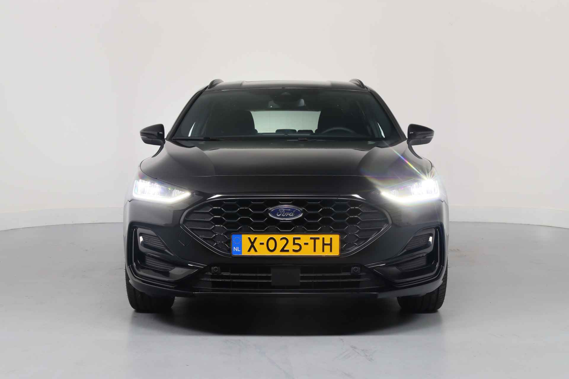 Ford Focus Wagon 1.0 EcoBoost Hybrid ST Line X | Winter Pack | Camera | 18 inch lichtmetalen velgen | Climate Control - 2/38