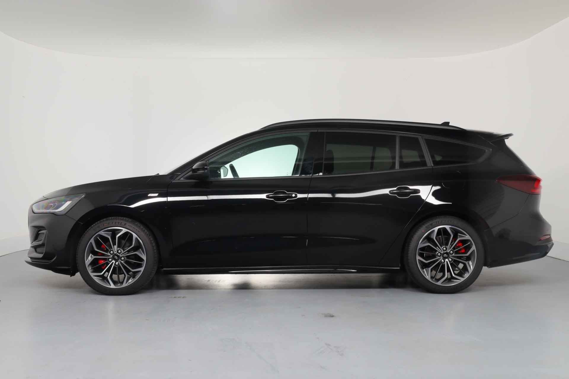 Ford Focus Wagon 1.0 EcoBoost Hybrid ST Line X | Winter Pack | Camera | 18 inch lichtmetalen velgen | Climate Control - 24/38