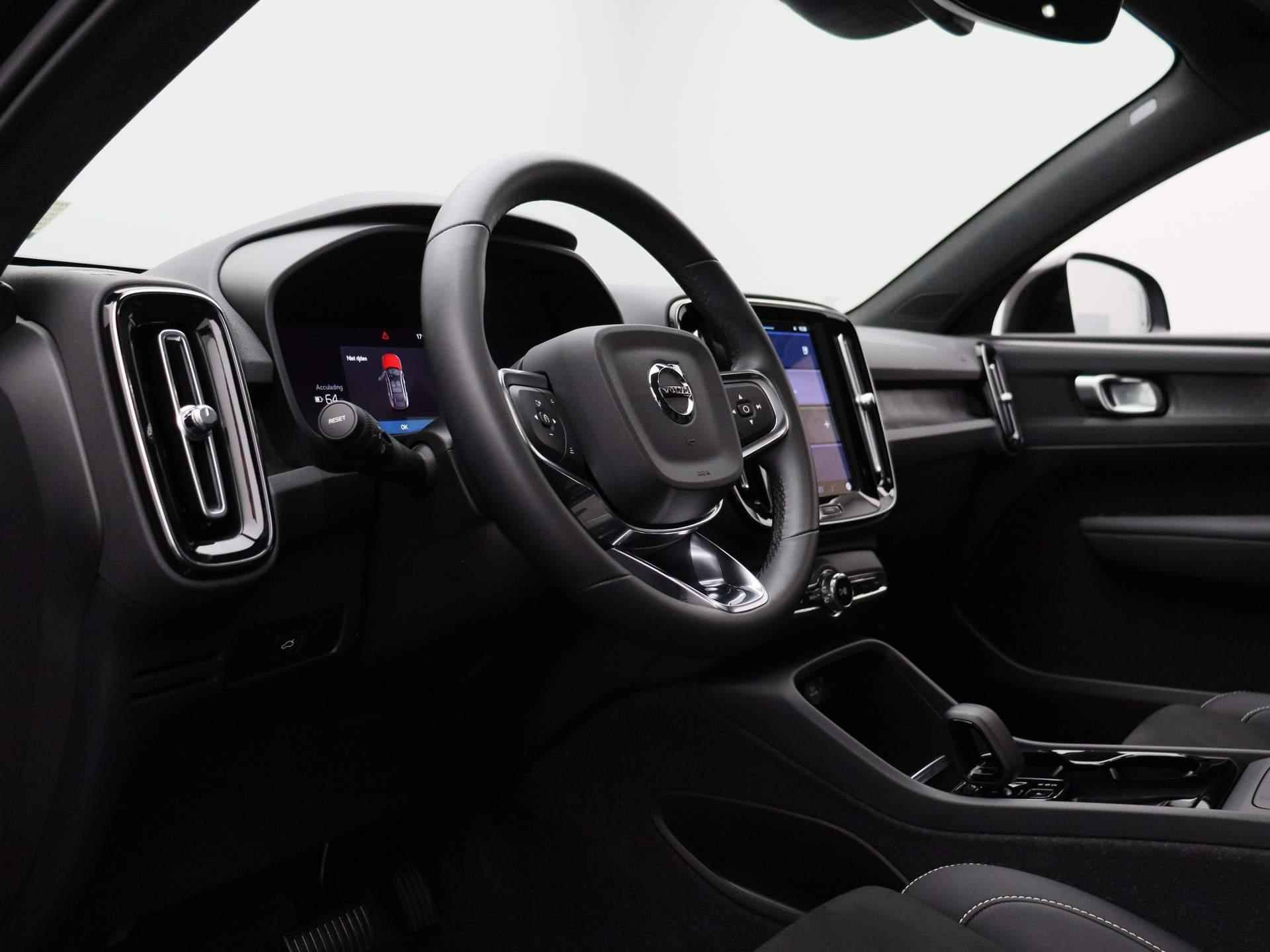 Volvo C40 Single Motor Plus 69 kWh | Camera | Stoel-Stuurwielverwarming | Apple Carplay/Android Auto | Panodak | Trekhaak - 30/39