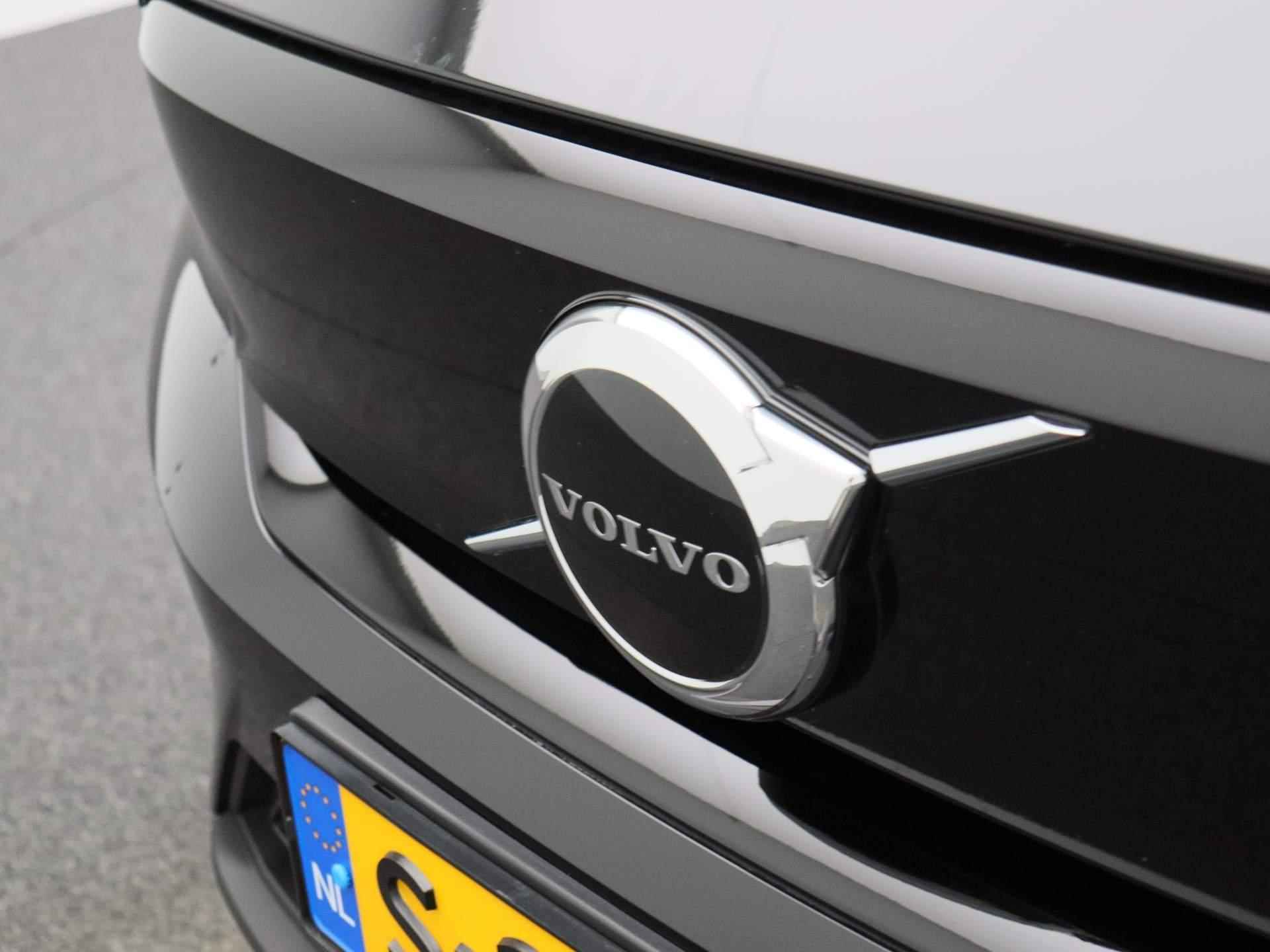 Volvo C40 Single Motor Plus 69 kWh | Camera | Stoel-Stuurwielverwarming | Apple Carplay/Android Auto | Panodak | Trekhaak - 37/39