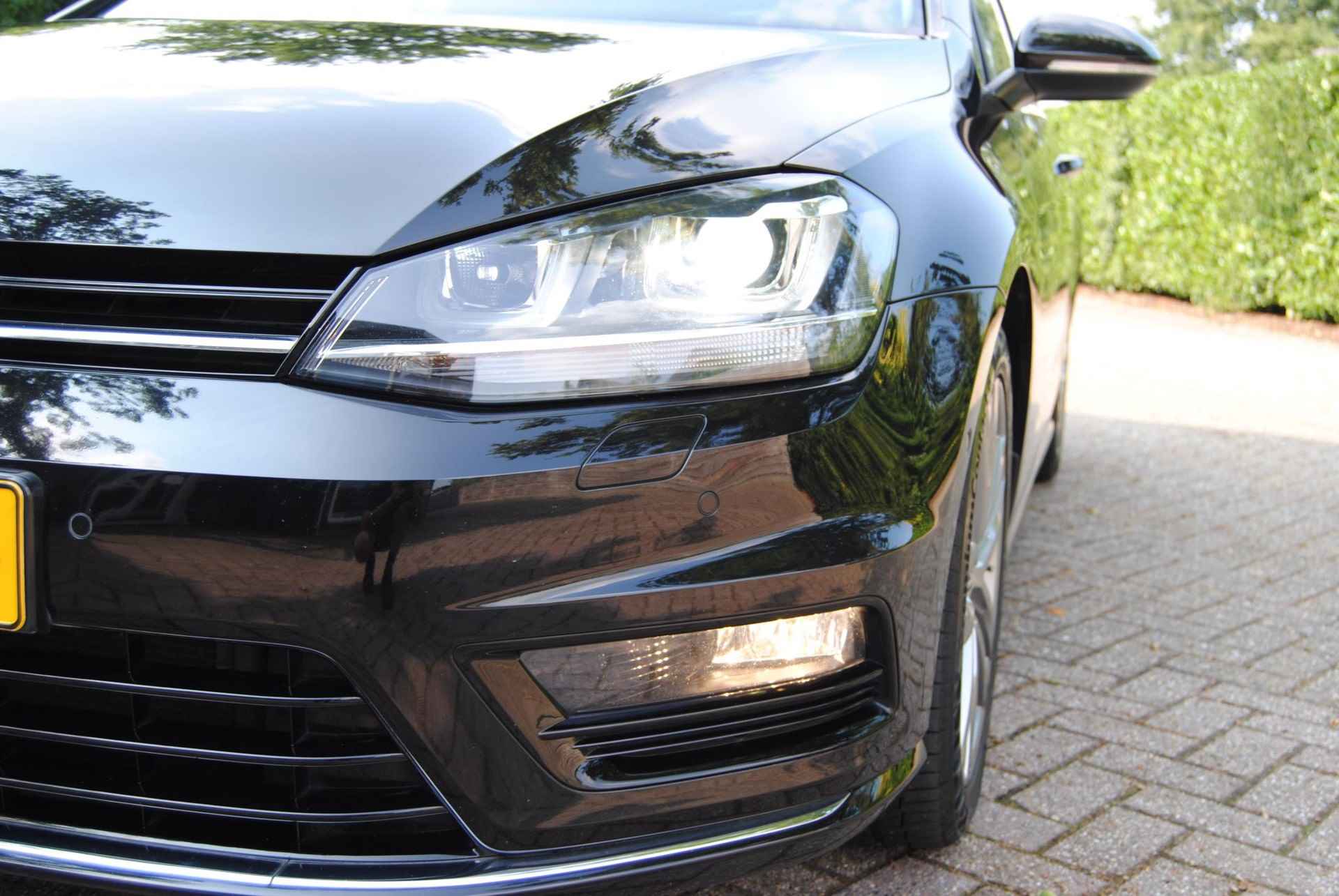 Volkswagen Golf 1.4 TSI Highline Business R-Line Navigatie, adaptive cruise controle, Bluetooth, Climate controle - 13/27