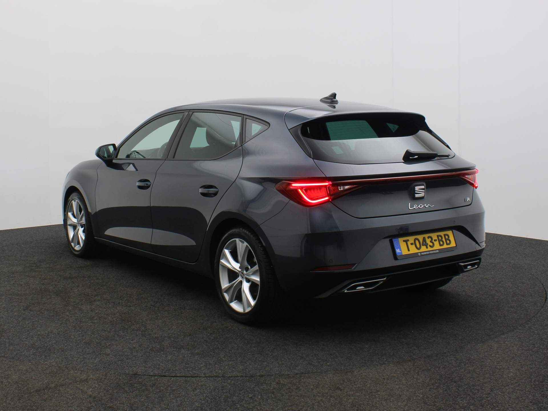 SEAT Leon FR 1.0 TSI 110pk Cruise control, Airco, LED verlichting, DAB, Parkeersensor achter, App connect, Radio, Bluetooth - 3/35