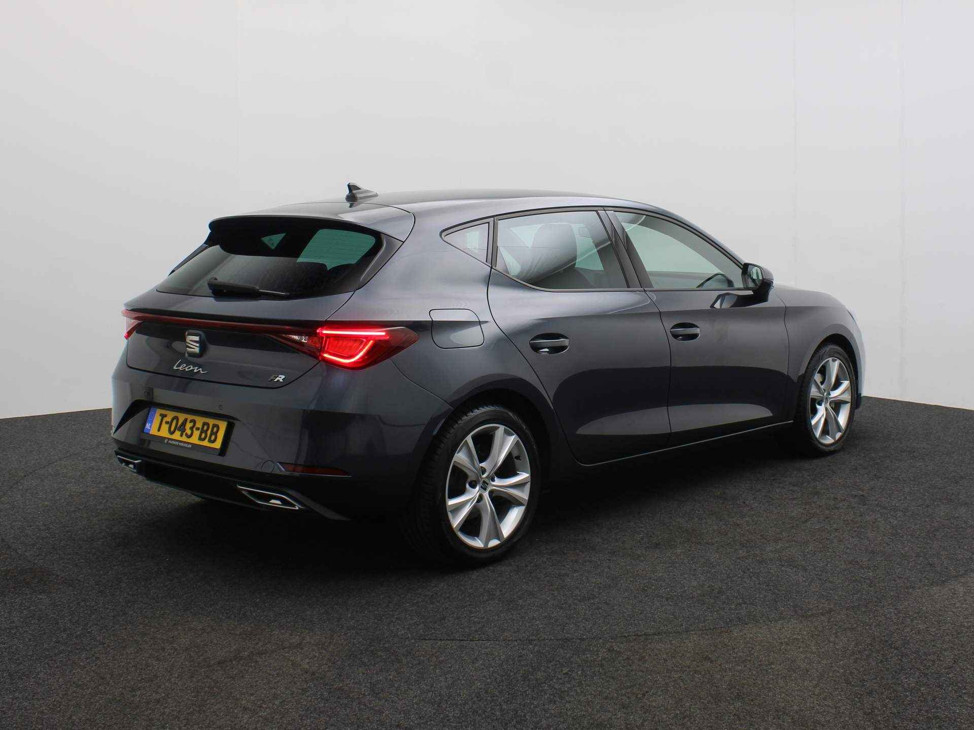 SEAT Leon FR 1.0 TSI 110pk Cruise control, Airco, LED verlichting, DAB, Parkeersensor achter, App connect, Radio, Bluetooth - 6/35