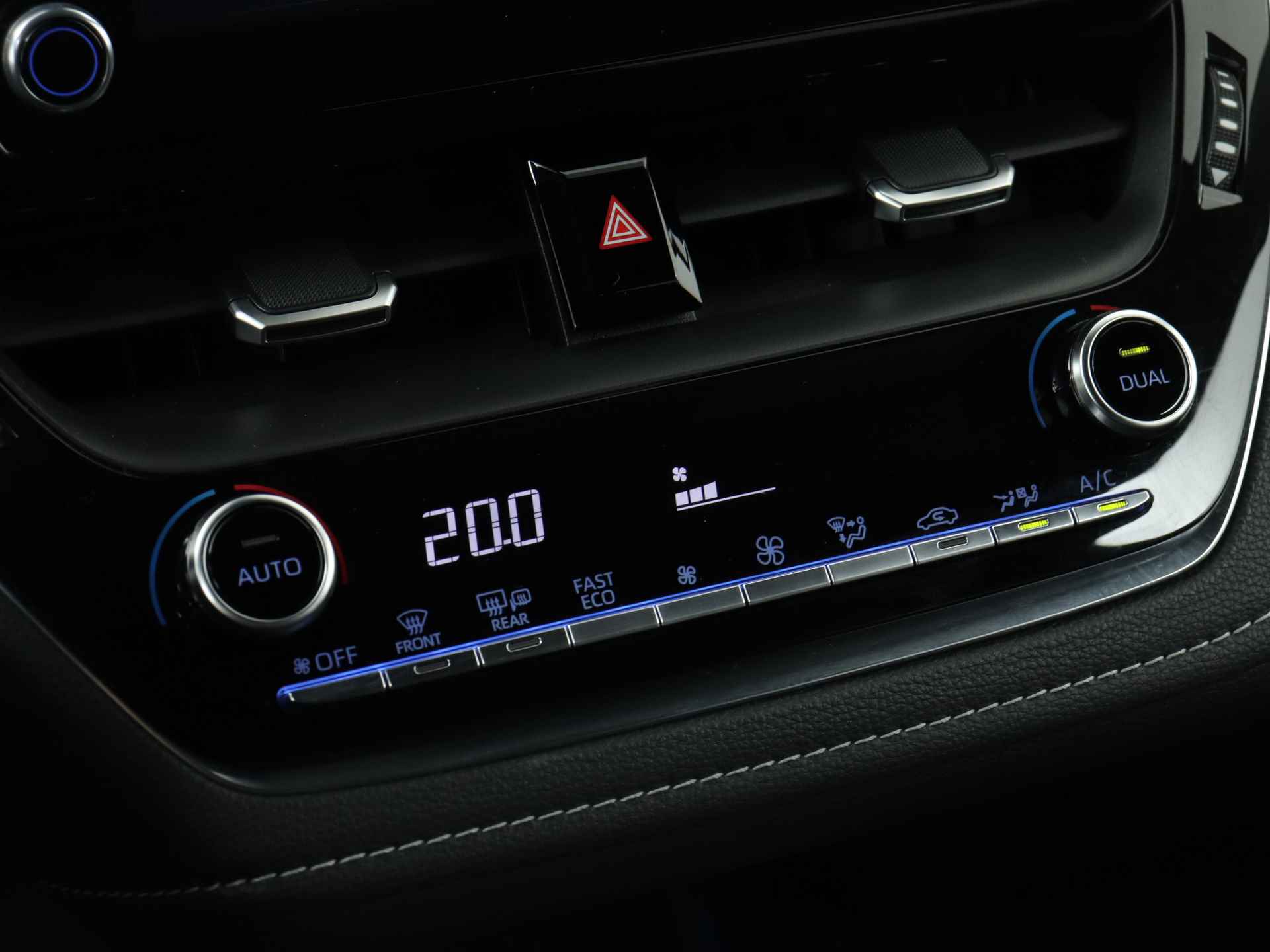 Toyota Corolla Touring Sports Limited 1.8 Hybrid Active | Apple Carplay & Android Auto | Stoelverwarming | Parkeercamera | - 12/43