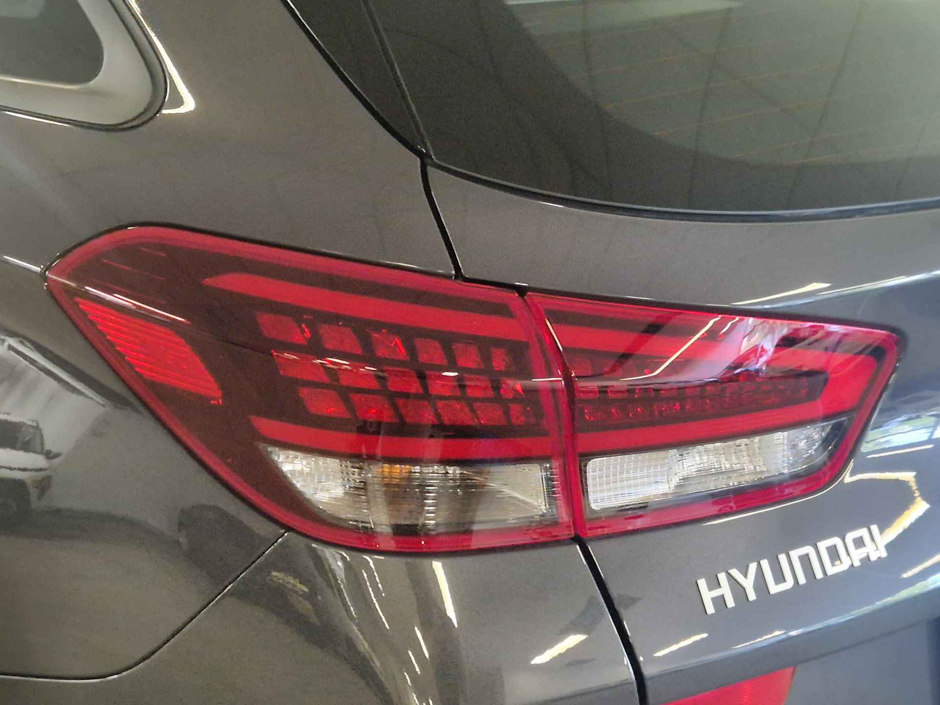 Hyundai i30 Wagon 1.0 T-GDI Comfort Met Apple Carplay Navigatie, Climate Control en Cruise Control Uit voorraad leverbaar! - 17/52