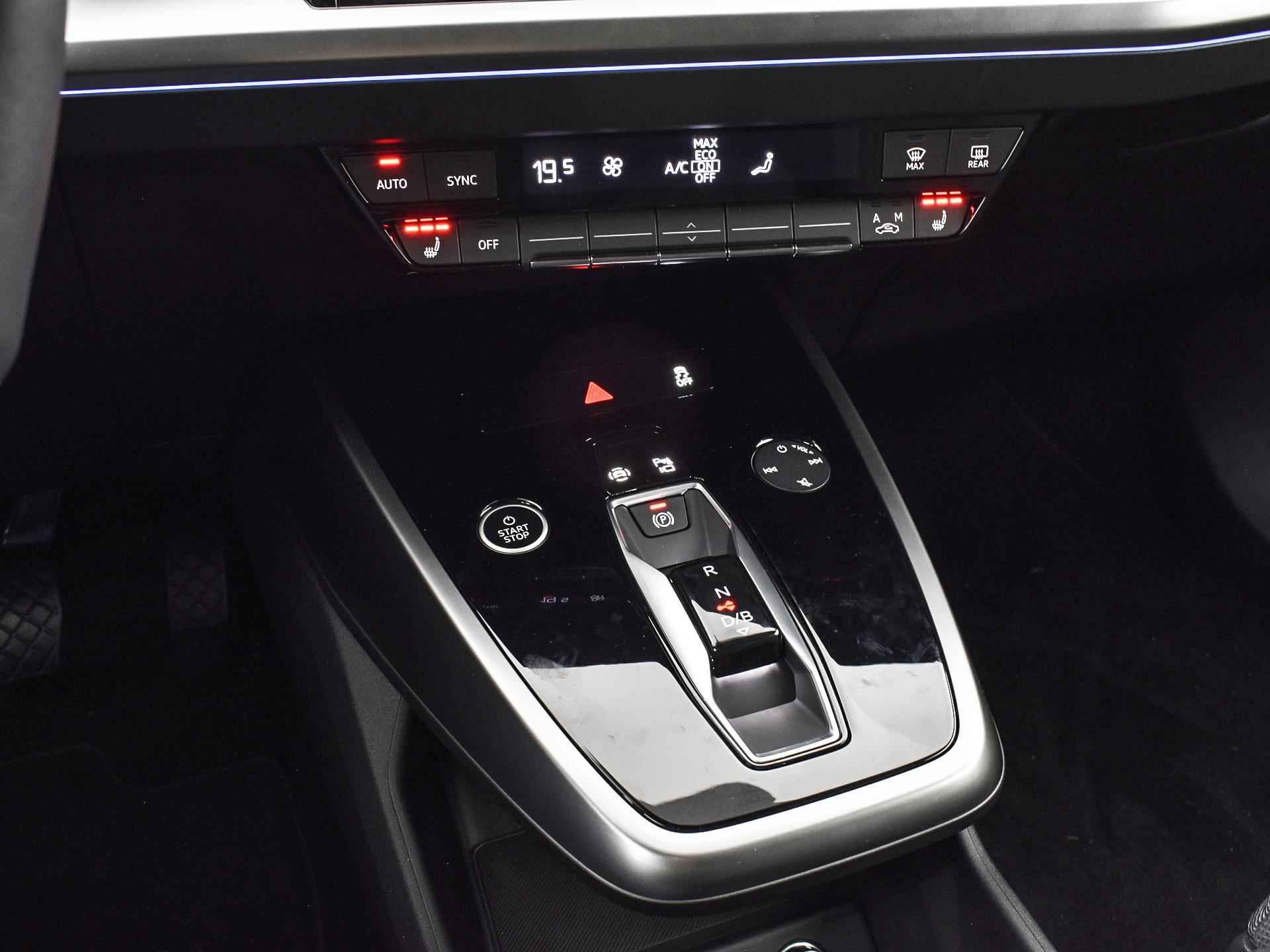 Audi Q4 e-tron 40 Advanced edition 204 PK · BlackPakket 21" velgen · Comfortpakket · Lichtpakket plus ambient light · - 32/40