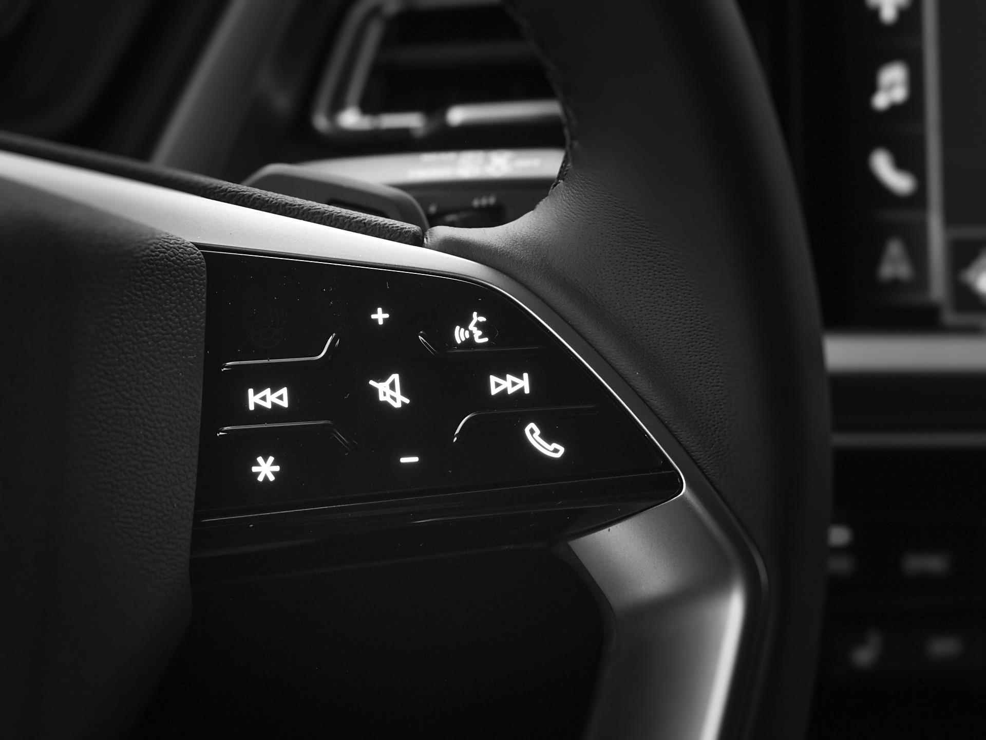 Audi Q4 e-tron 40 Advanced edition 204 PK · BlackPakket 21" velgen · Comfortpakket · Lichtpakket plus ambient light · - 25/40