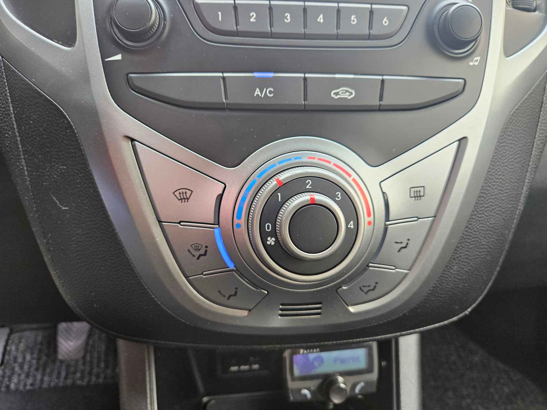 Hyundai Ix20 1.4i i-Motion Airco/ Trekhaak/ Rijklaarprijs - 15/19