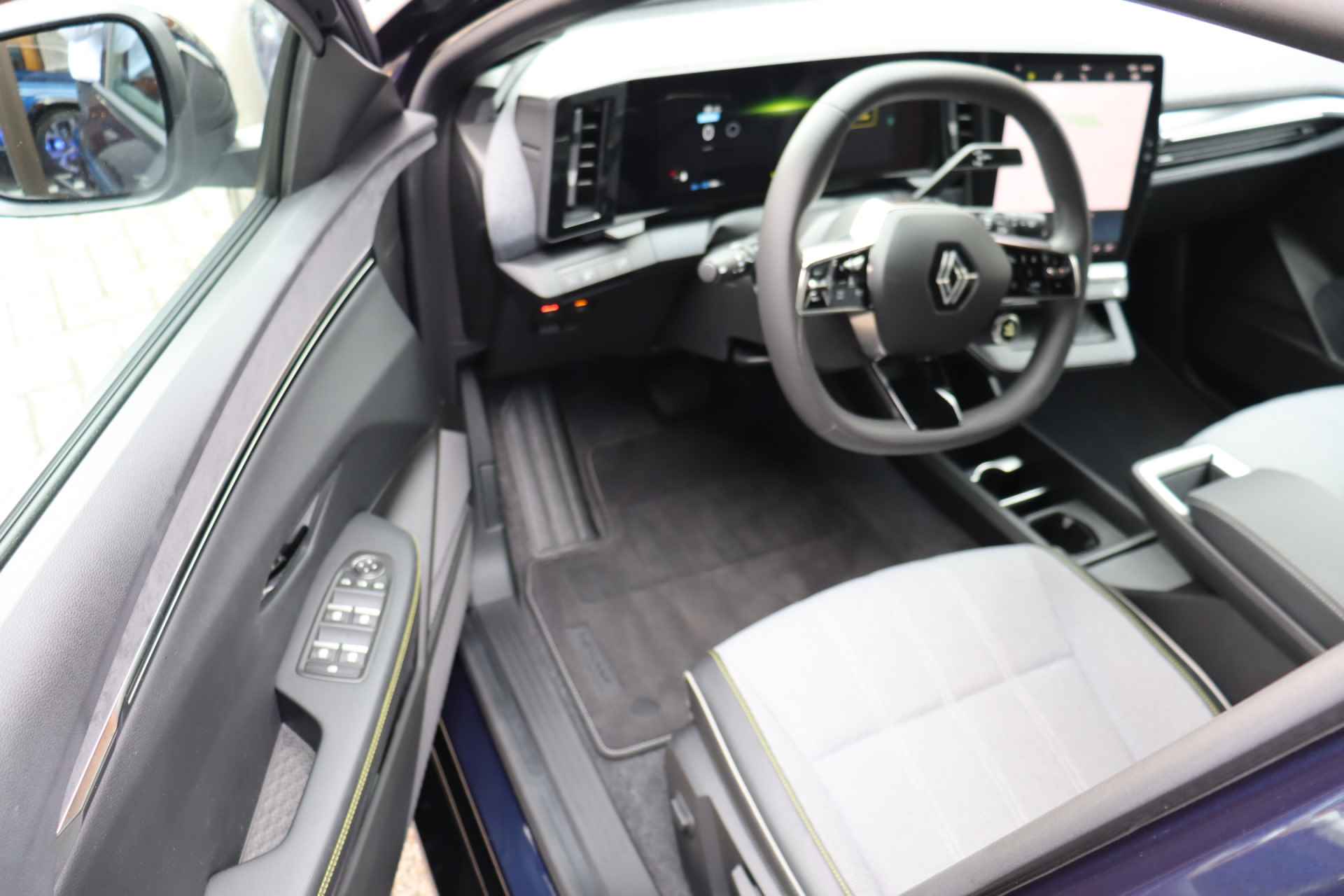Renault Mégane E-Tech EV60 Optimum Charge Techno Pack Augmented Vision & Advanced Driving Assist + warmtepomp - 8/29