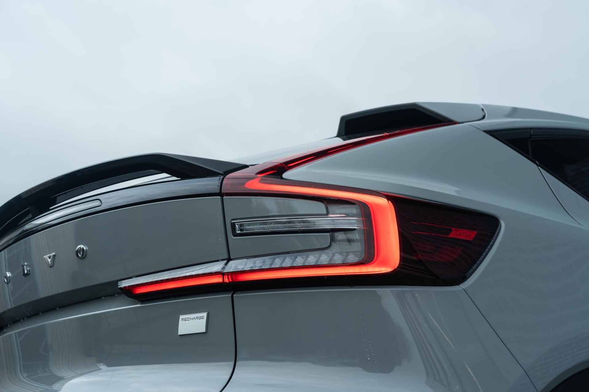 Volvo C40 Single Motor Extended Range Plus | Google | BLIS | Adaptieve Cruise | Warmtepomp | Keyless | Stoel-/Stuurverwarming | Park Assist + Camera | Getint Glas | DAB | Elek. Achterklep | 20" LM - 16/21