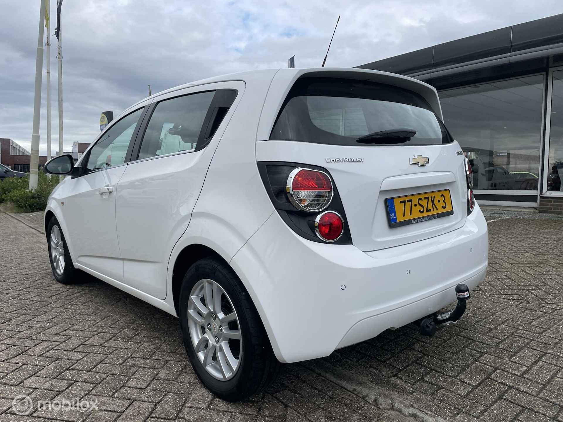 Opel Aveo 1.4 LTZ met vele opties,  Dealer auto ! - 14/17