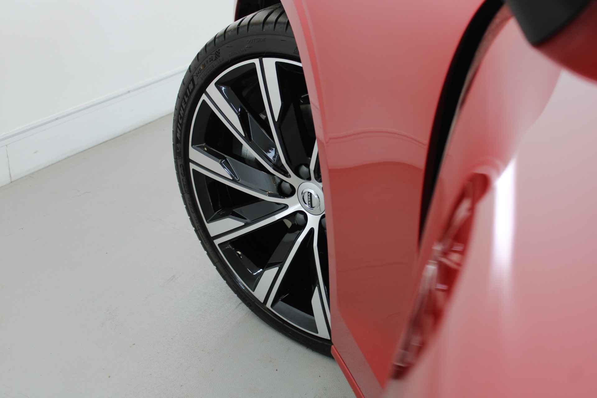 Volvo S60 B4 200PK Plus Dark | Panoramadak | HK Audio | 20'' | Sportchassis | Contourstoelen - 19/63