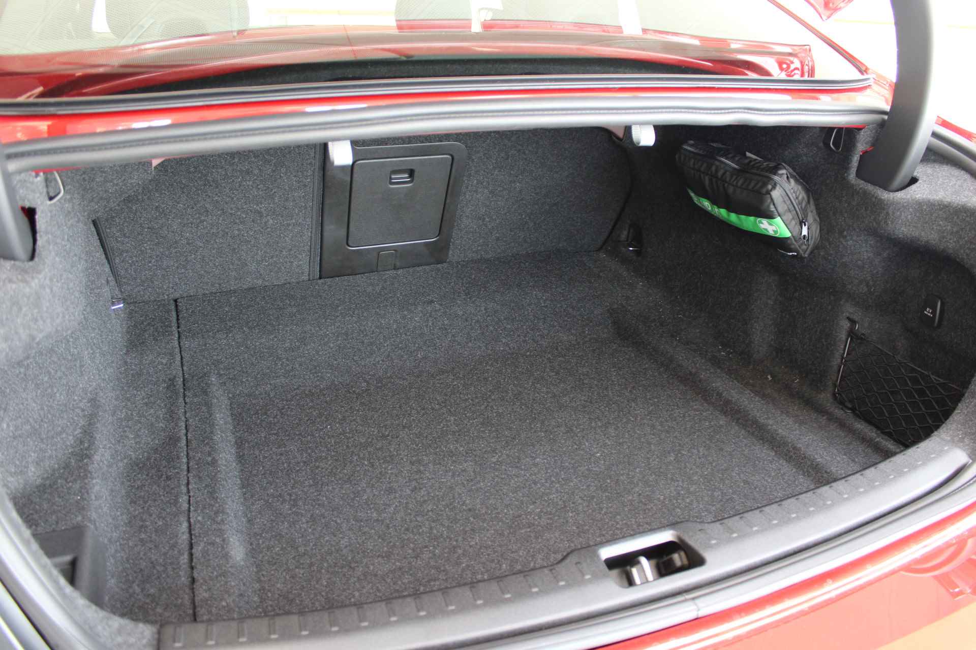 Volvo S60 B4 200PK Plus Dark | Panoramadak | HK Audio | 20'' | Sportchassis | Contourstoelen - 59/63