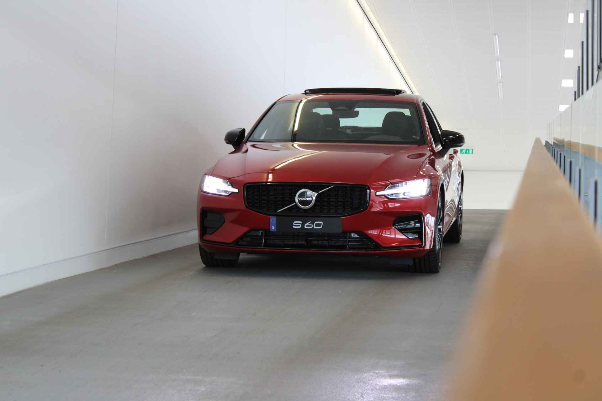 Volvo S60 B4 200PK Plus Dark | Panoramadak | HK Audio | 20'' | Sportchassis | Contourstoelen - 63/63