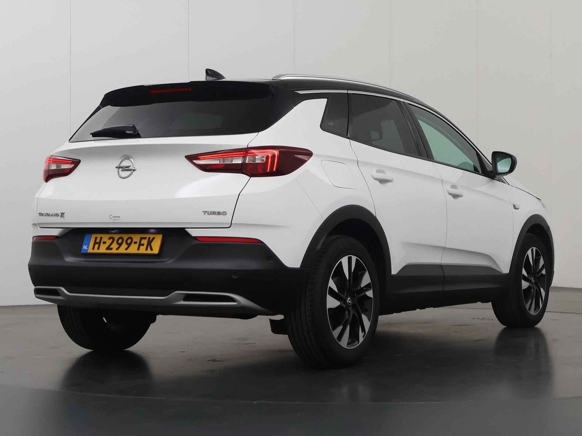 Opel Grandland X 1.2 Turbo 120 Jaar Edition | Navigatie | Comfortstoelen | Keyless Go | Parkeercamera | Climate Control | - 3/40