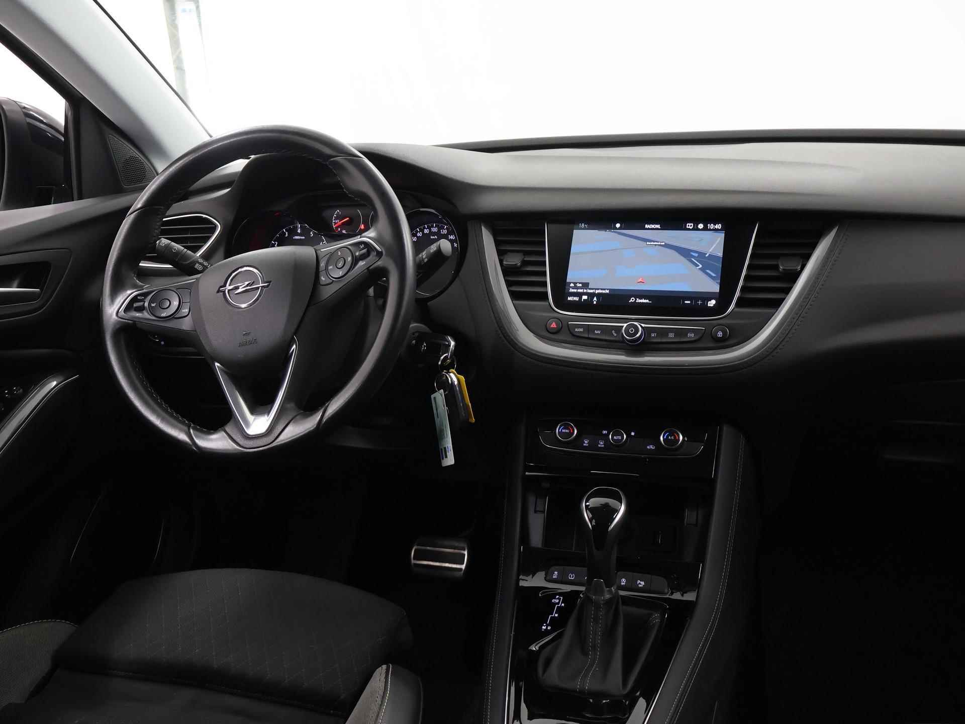 Opel Grandland X 1.2 Turbo 120 Jaar Edition | Navigatie | Comfortstoelen | Keyless Go | Parkeercamera | Climate Control | - 10/40