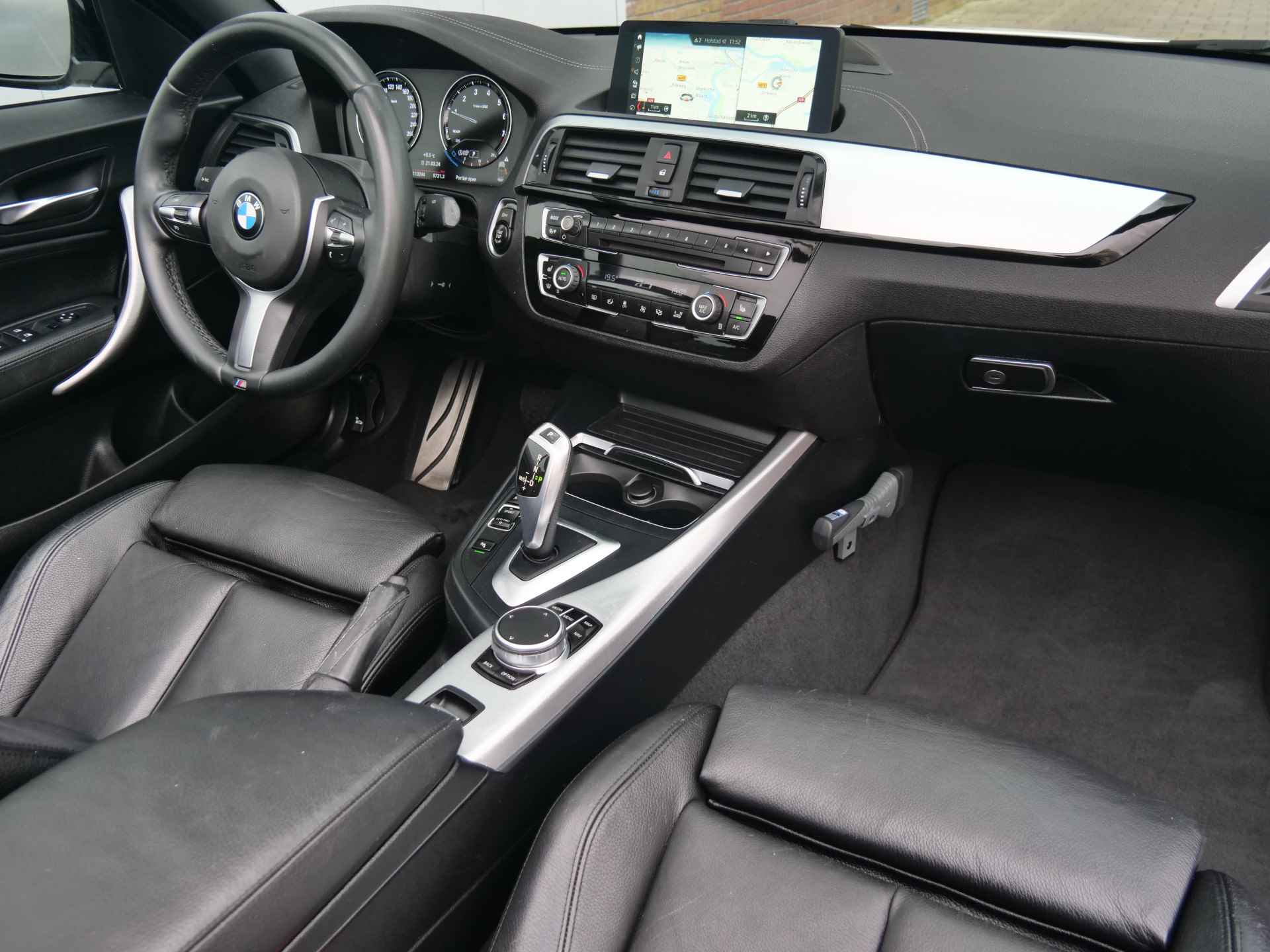 BMW 2 Serie Cabrio 218i 136pk High Executive Automaat M-pakket LED / Leder / 17 Inch / Navigatie - 2/38