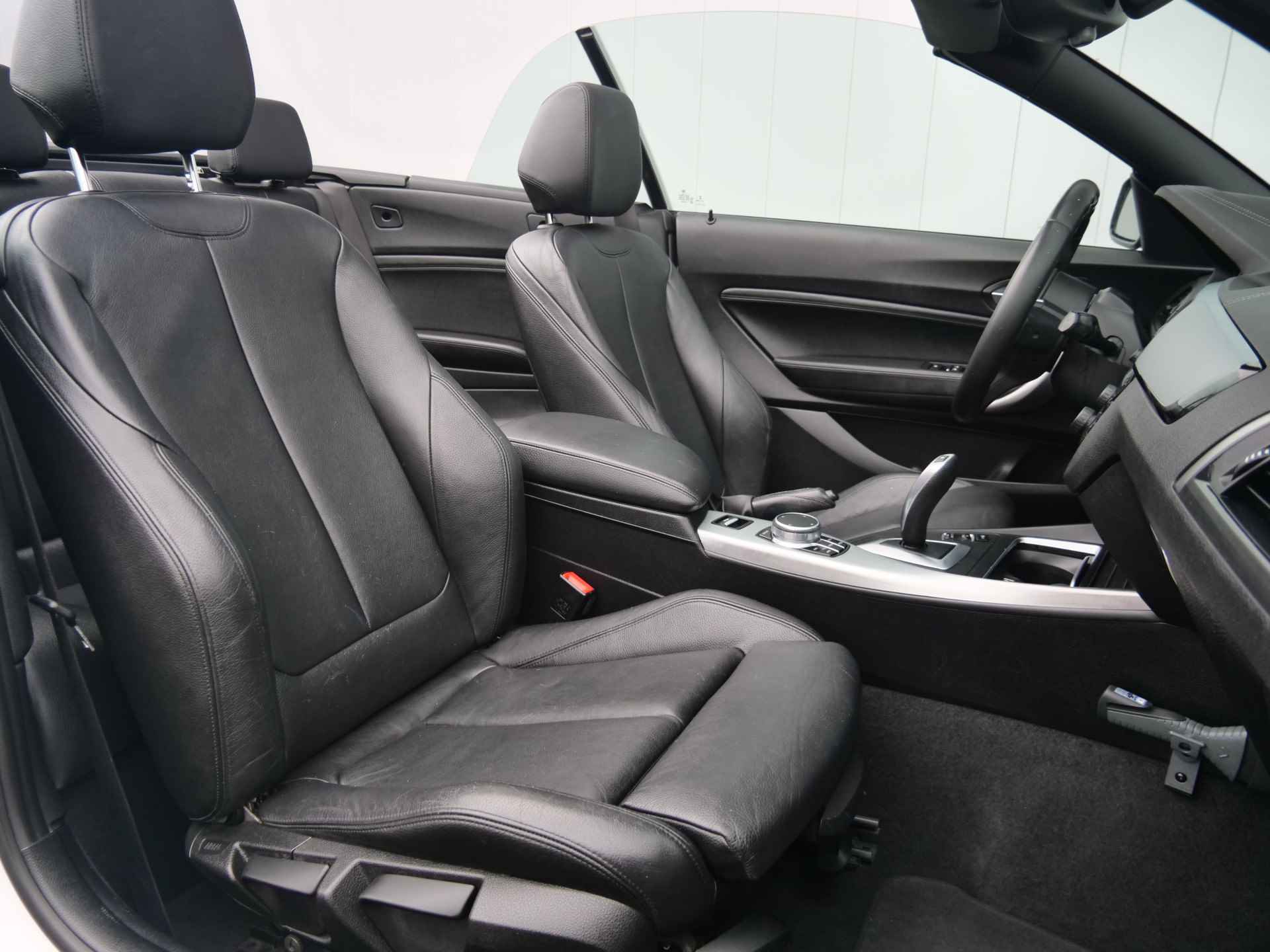 BMW 2 Serie Cabrio 218i 136pk High Executive Automaat M-pakket LED / Leder / 17 Inch / Navigatie - 4/38