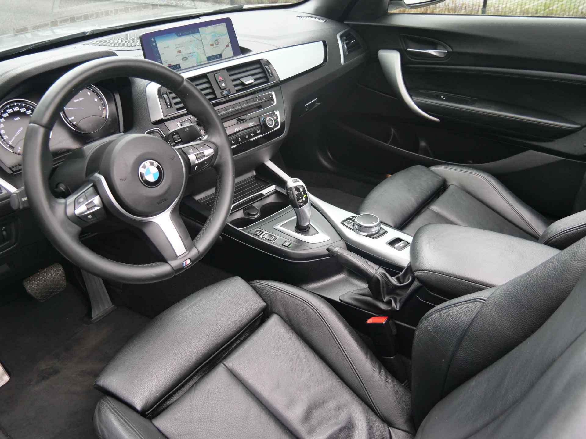 BMW 2 Serie Cabrio 218i 136pk High Executive Automaat M-pakket LED / Leder / 17 Inch / Navigatie - 12/38